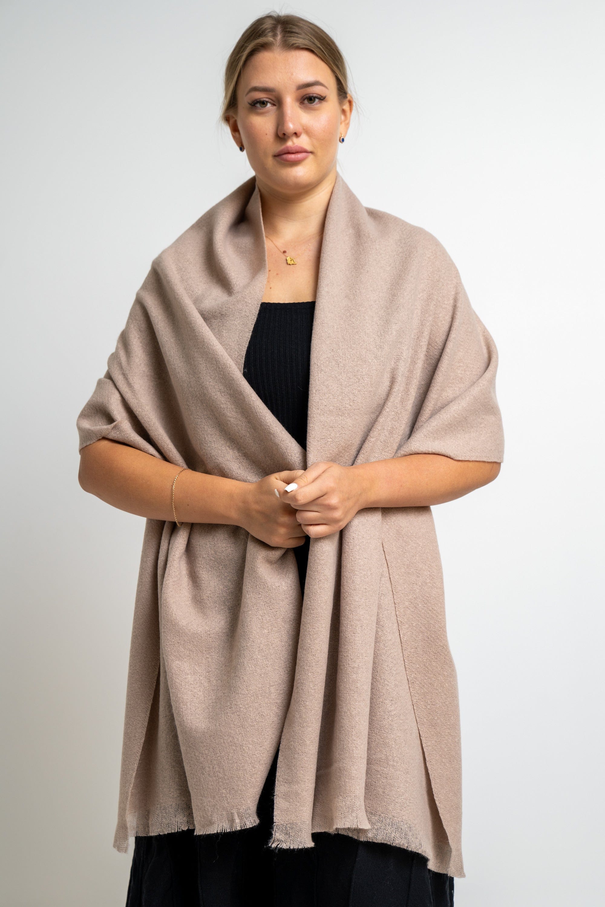 نتشي وشاح نسائي شتوي سادة