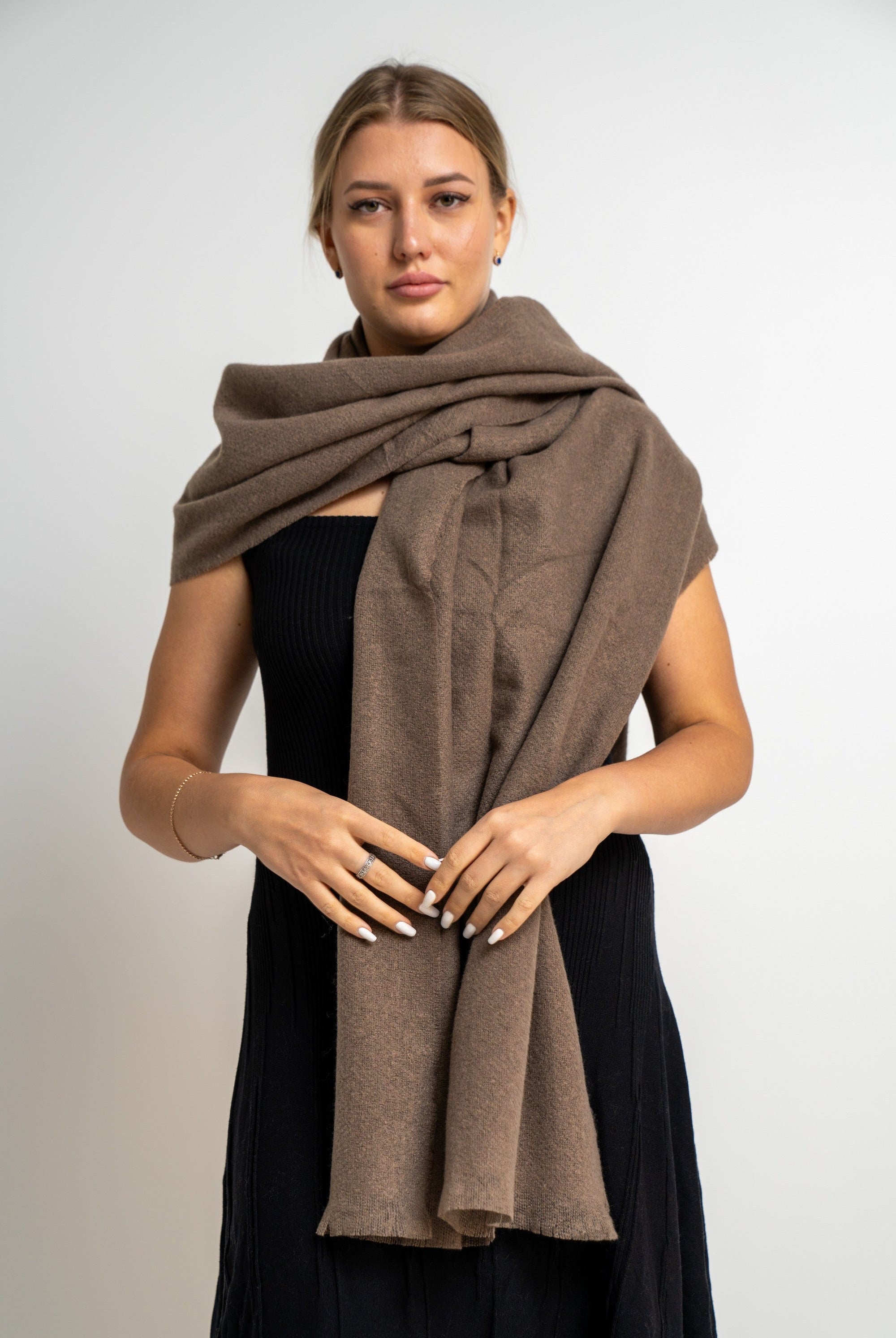 نتشي وشاح نسائي شتوي سادة