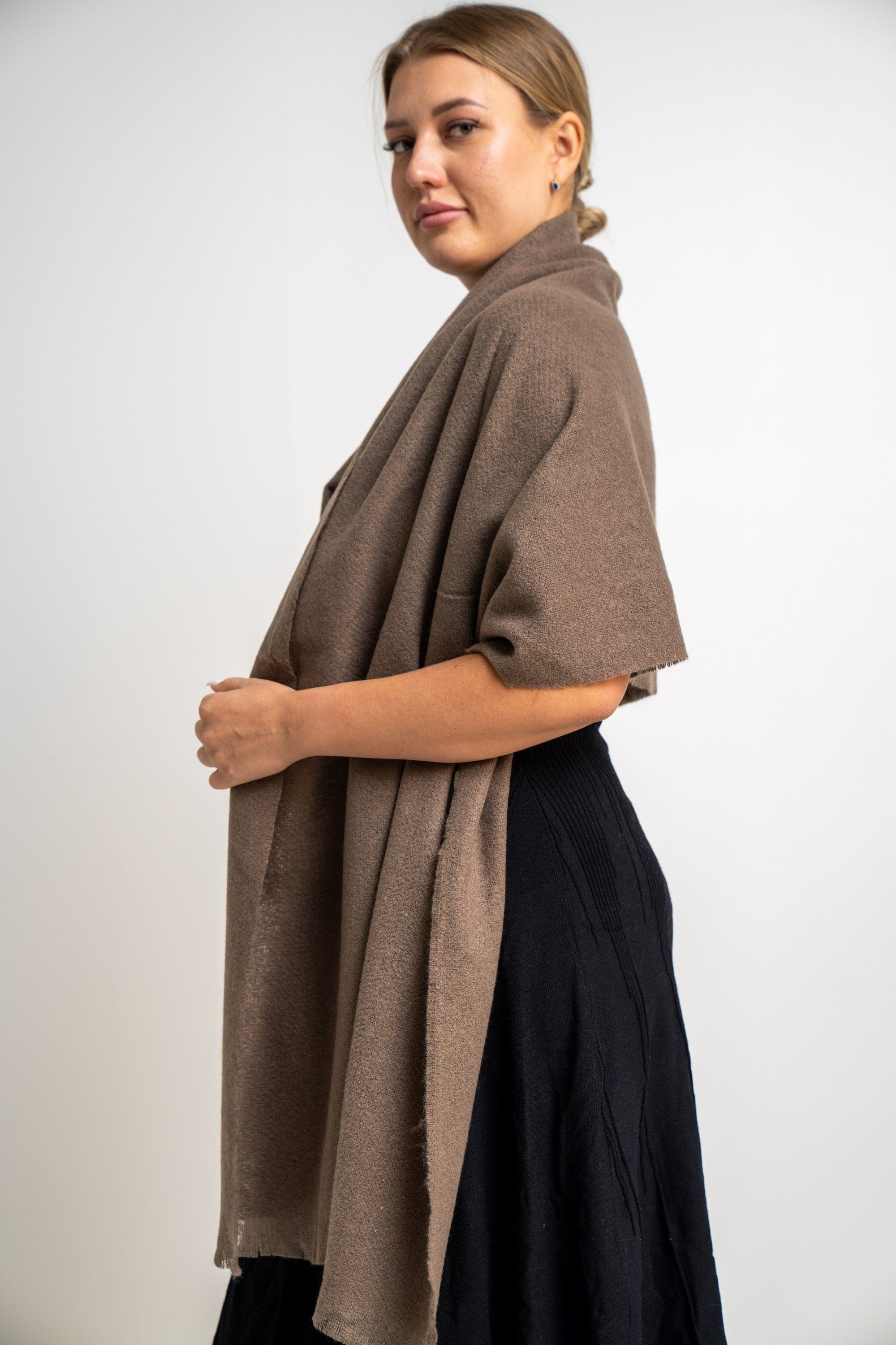 نتشي وشاح نسائي شتوي سادة