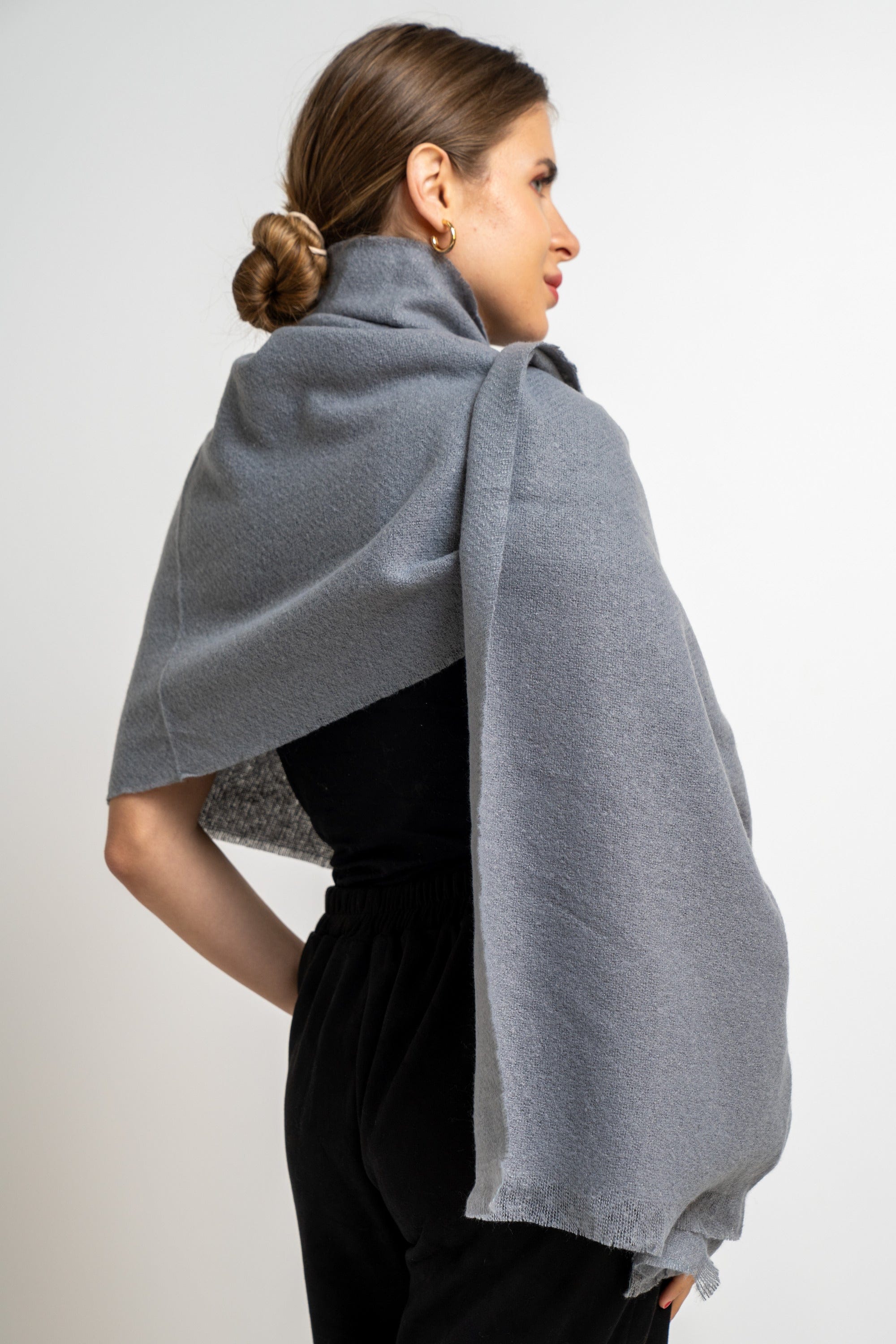 نتشي وشاح نسائي شتوي سادة