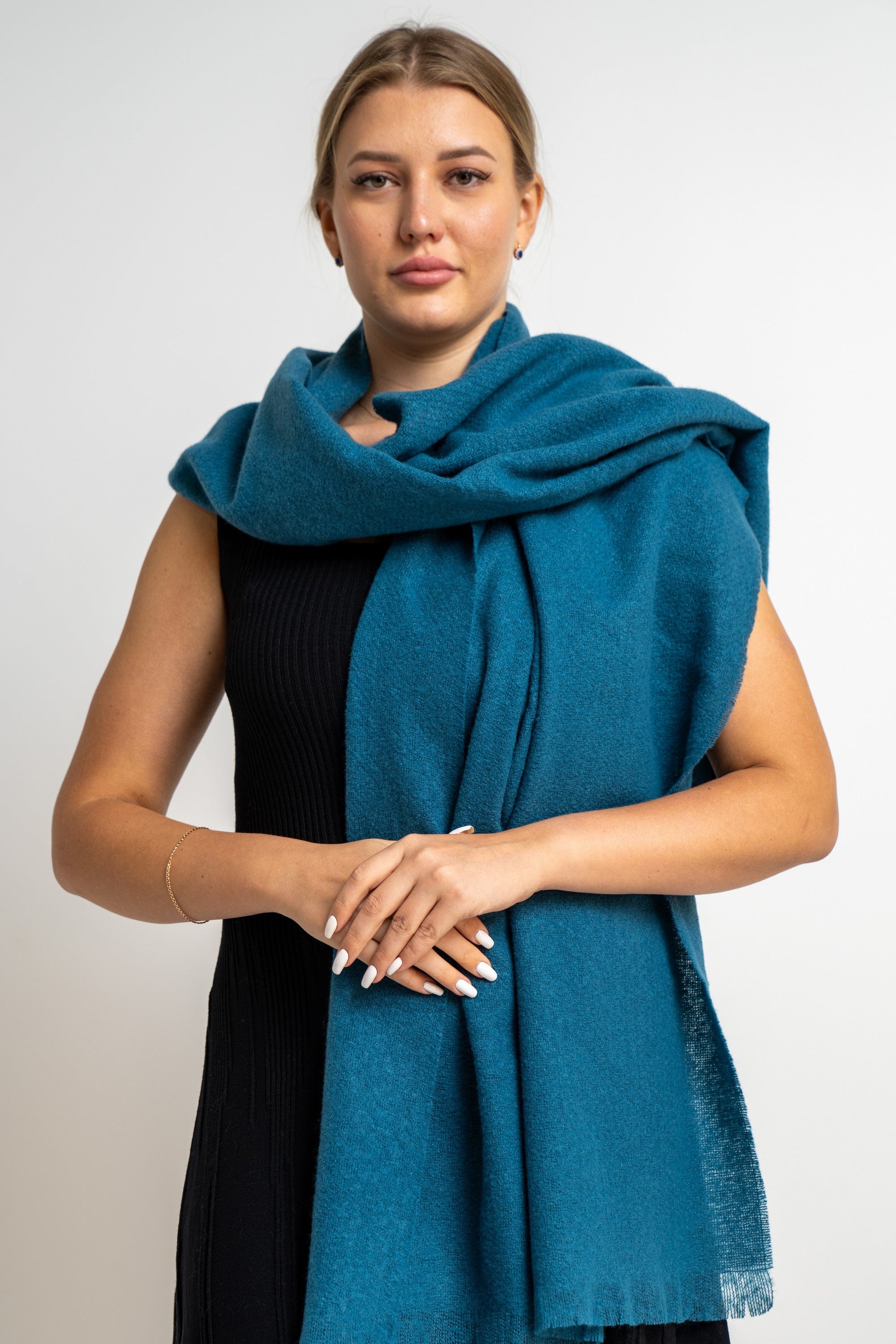 نتشي وشاح نسائي شتوي سادة