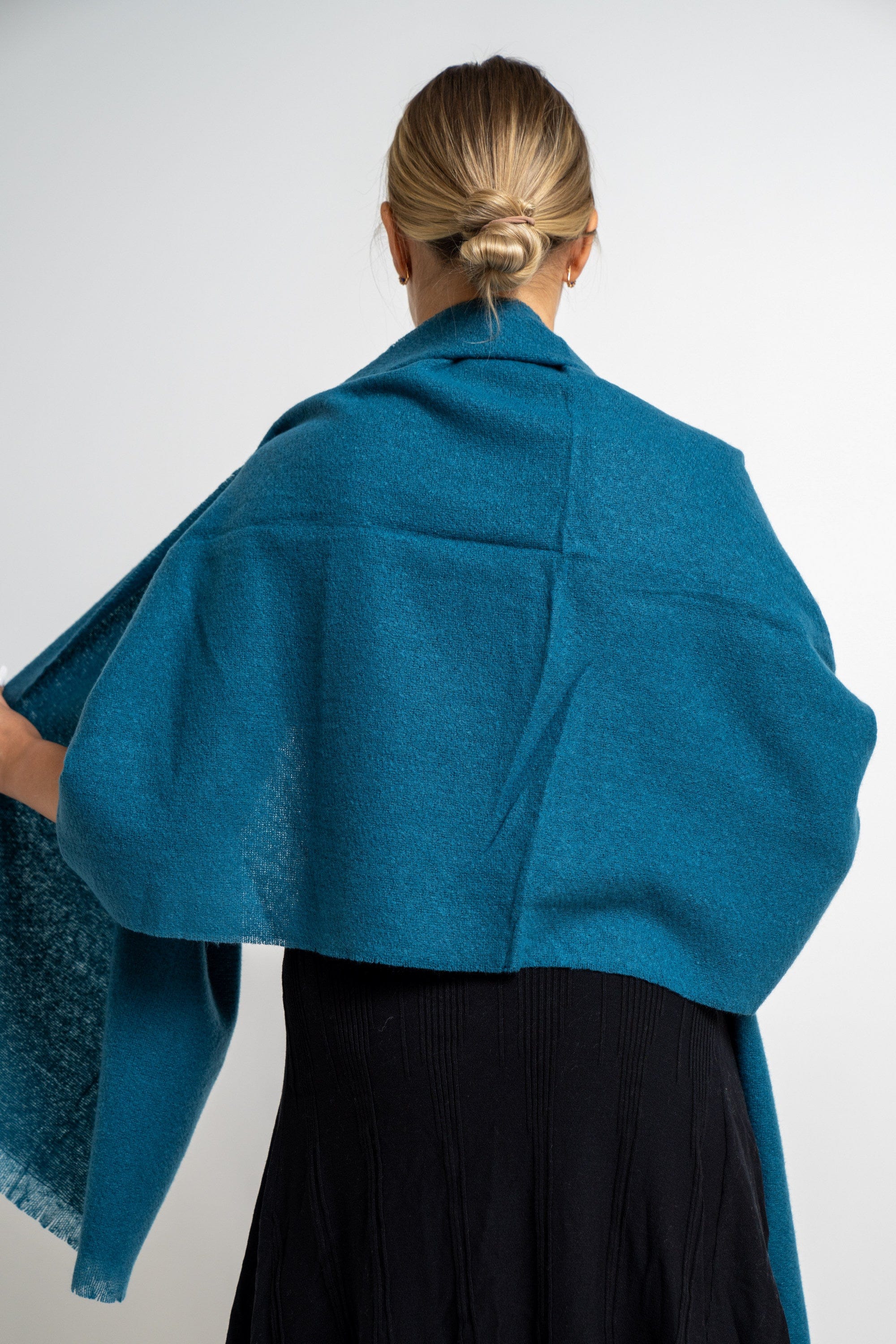 نتشي وشاح نسائي شتوي سادة