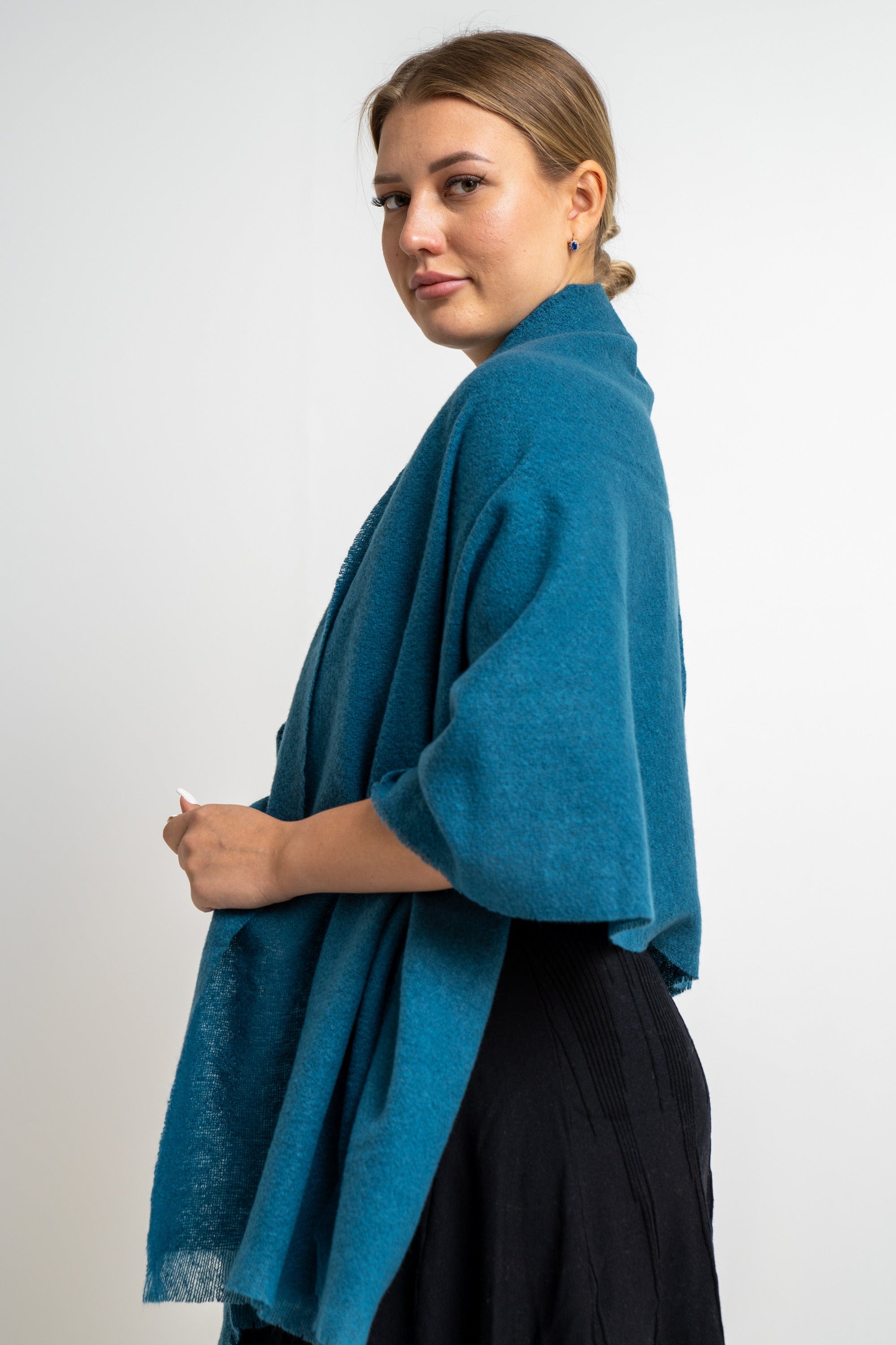 نتشي وشاح نسائي شتوي سادة