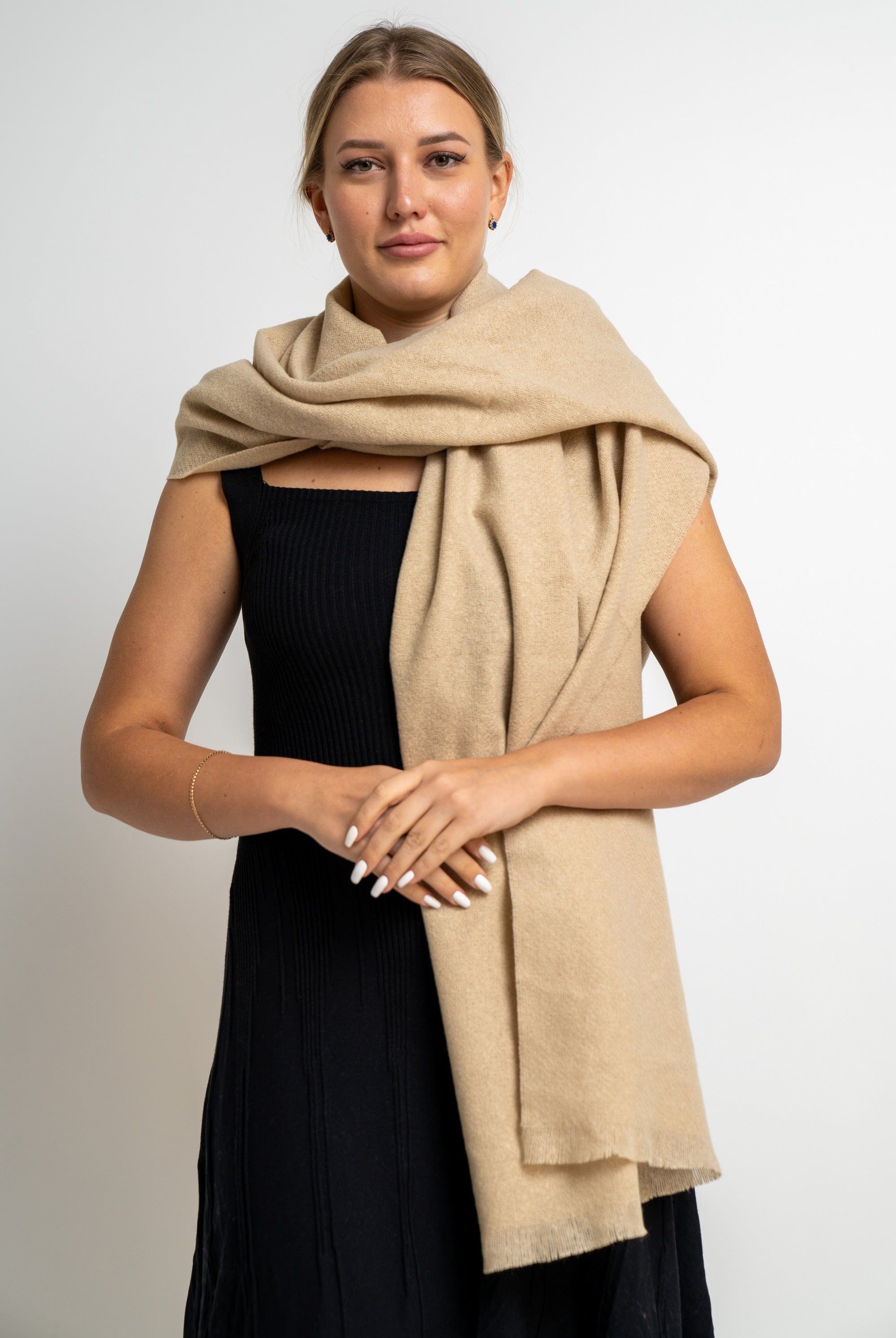 نتشي وشاح نسائي شتوي سادة