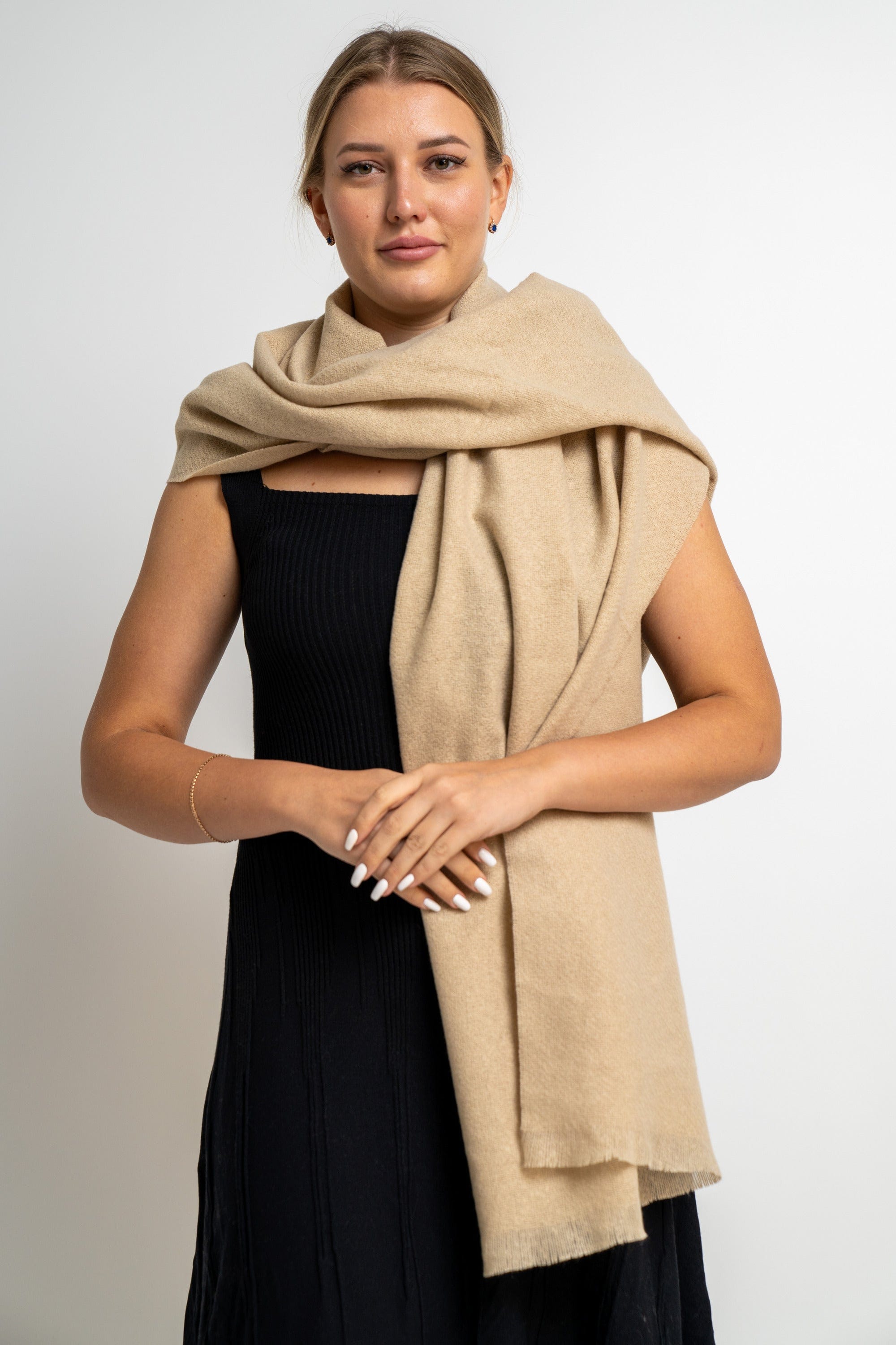 نتشي وشاح نسائي شتوي سادة