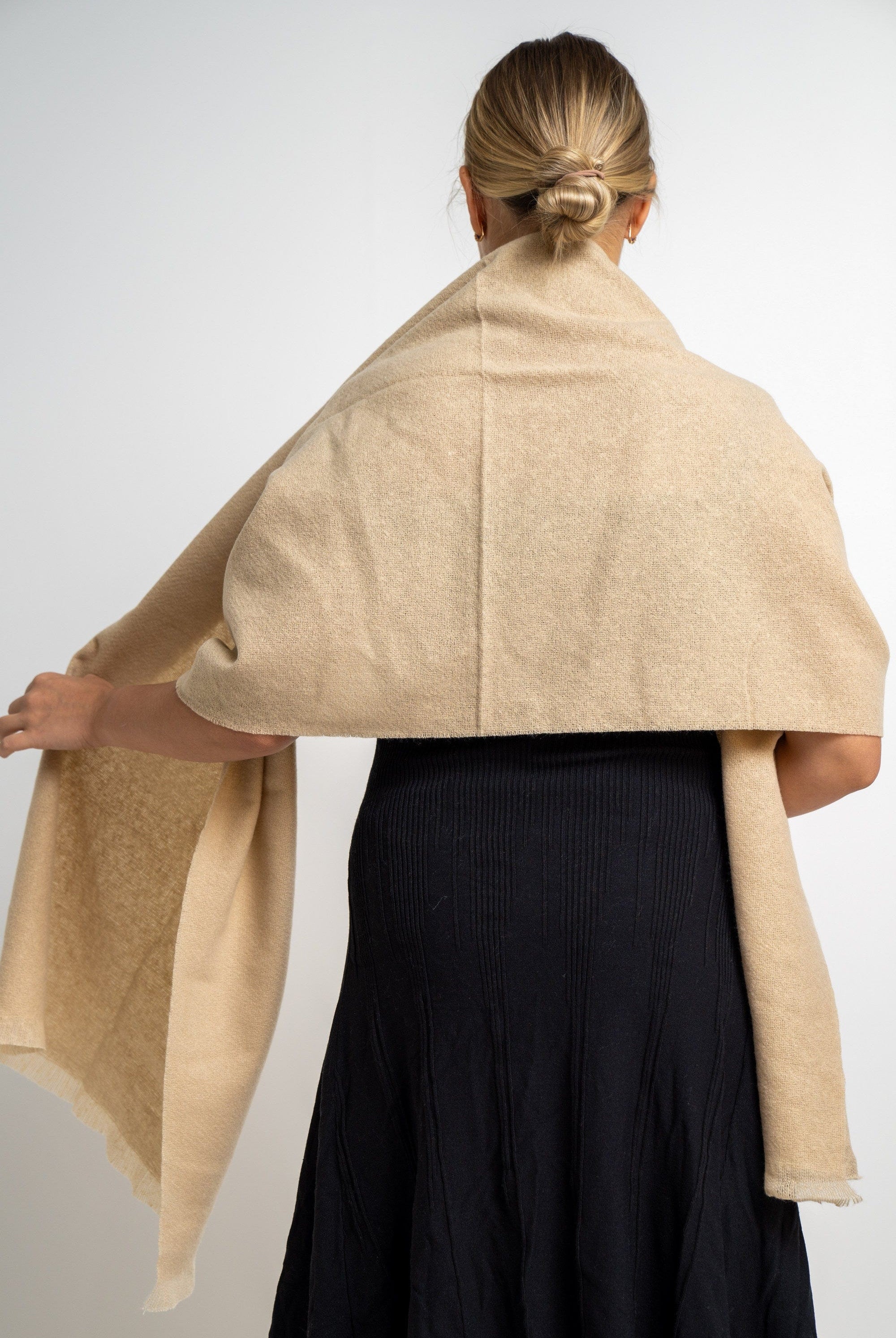 نتشي وشاح نسائي شتوي سادة