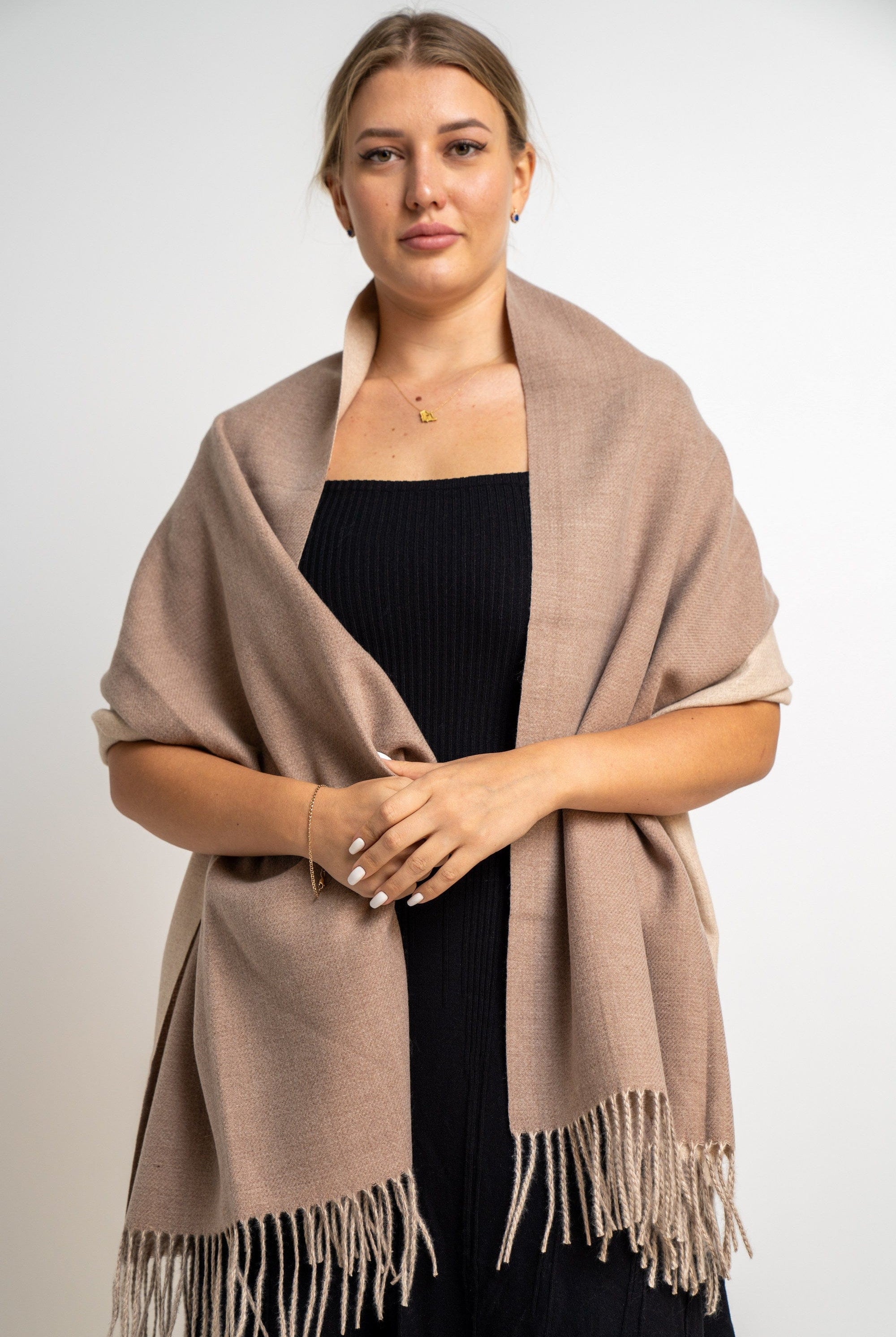 ميكا شال سادة بخيوط طويلة مضفرة نسائي