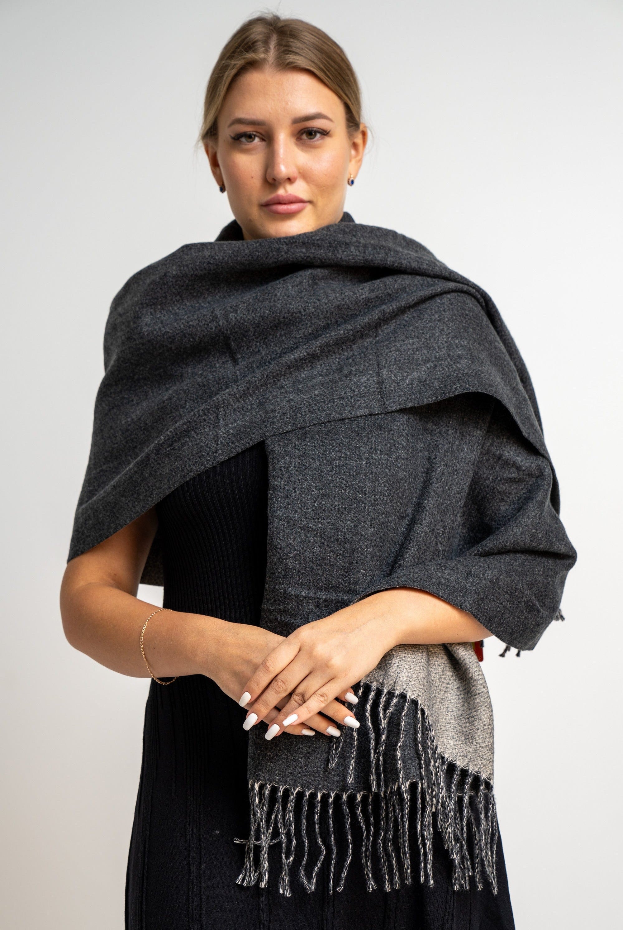 ميكا شال سادة بخيوط طويلة مضفرة نسائي