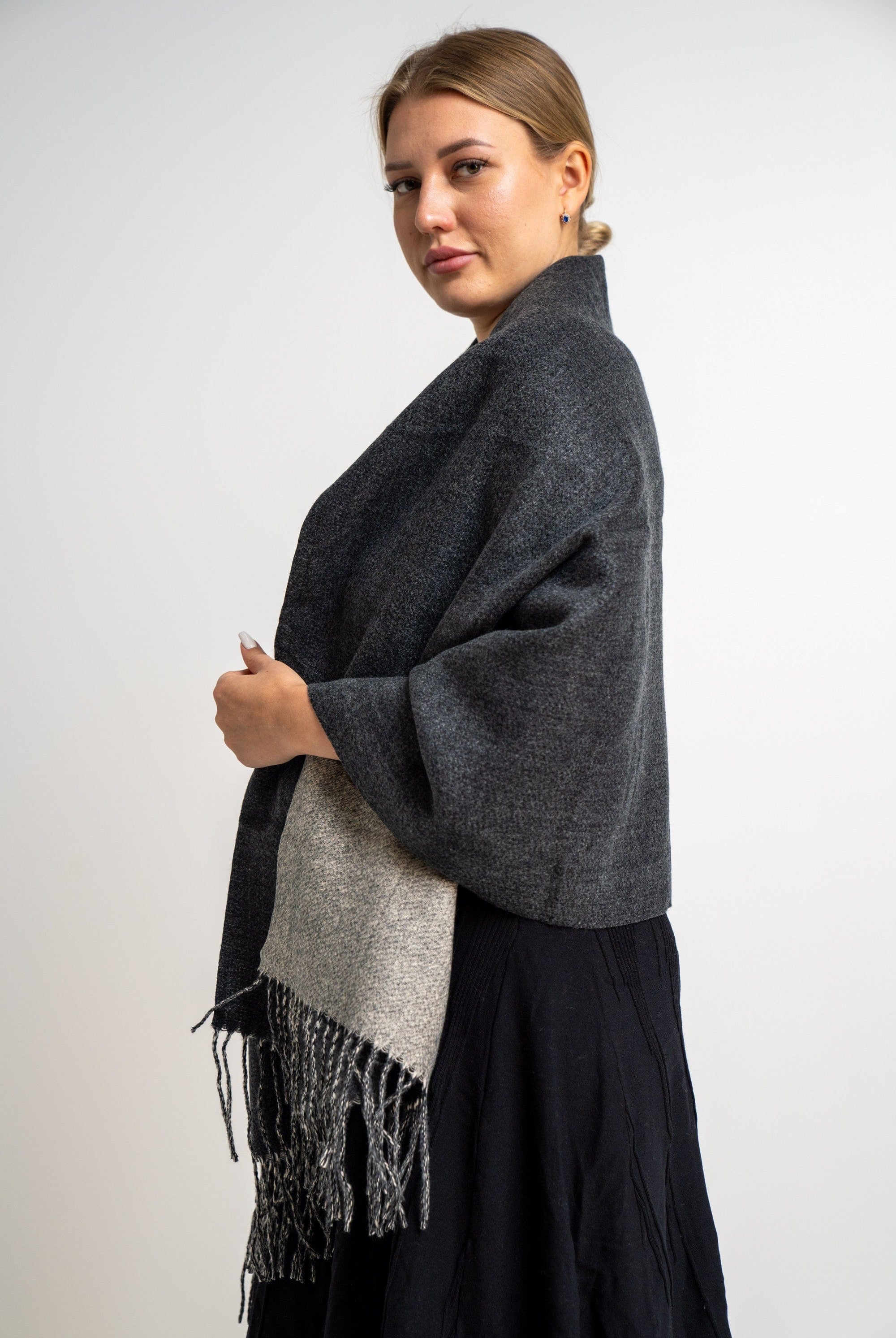 ميكا شال سادة بخيوط طويلة مضفرة نسائي