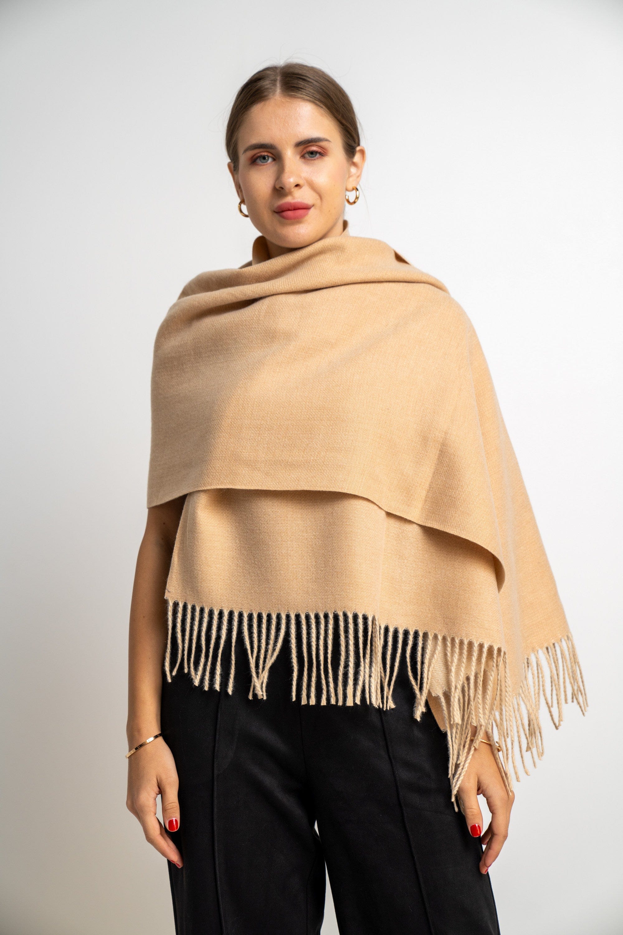 نتشي وشاح سادة مزين بالخيوط نسائي