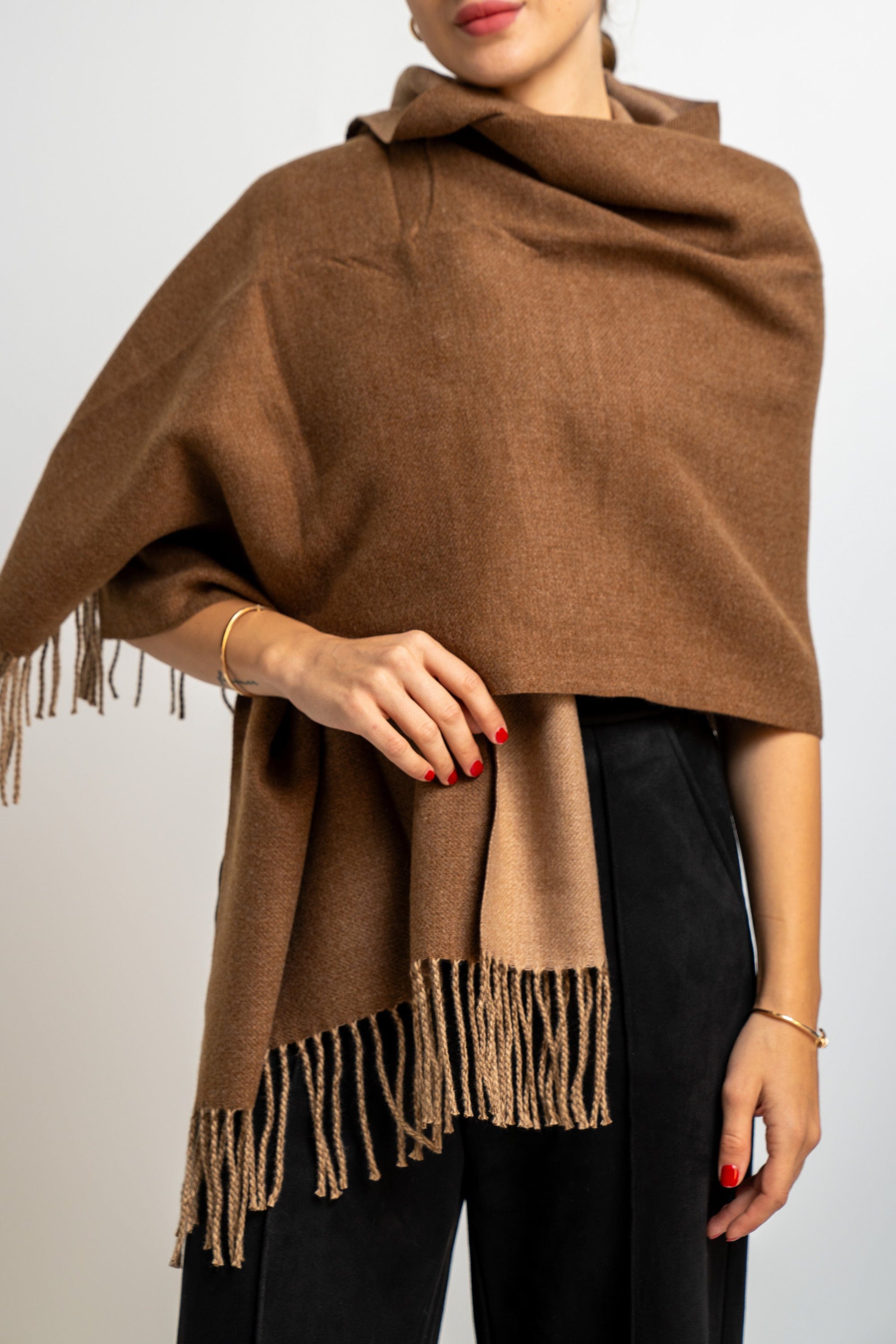 نتشي وشاح سادة مزين بالخيوط نسائي