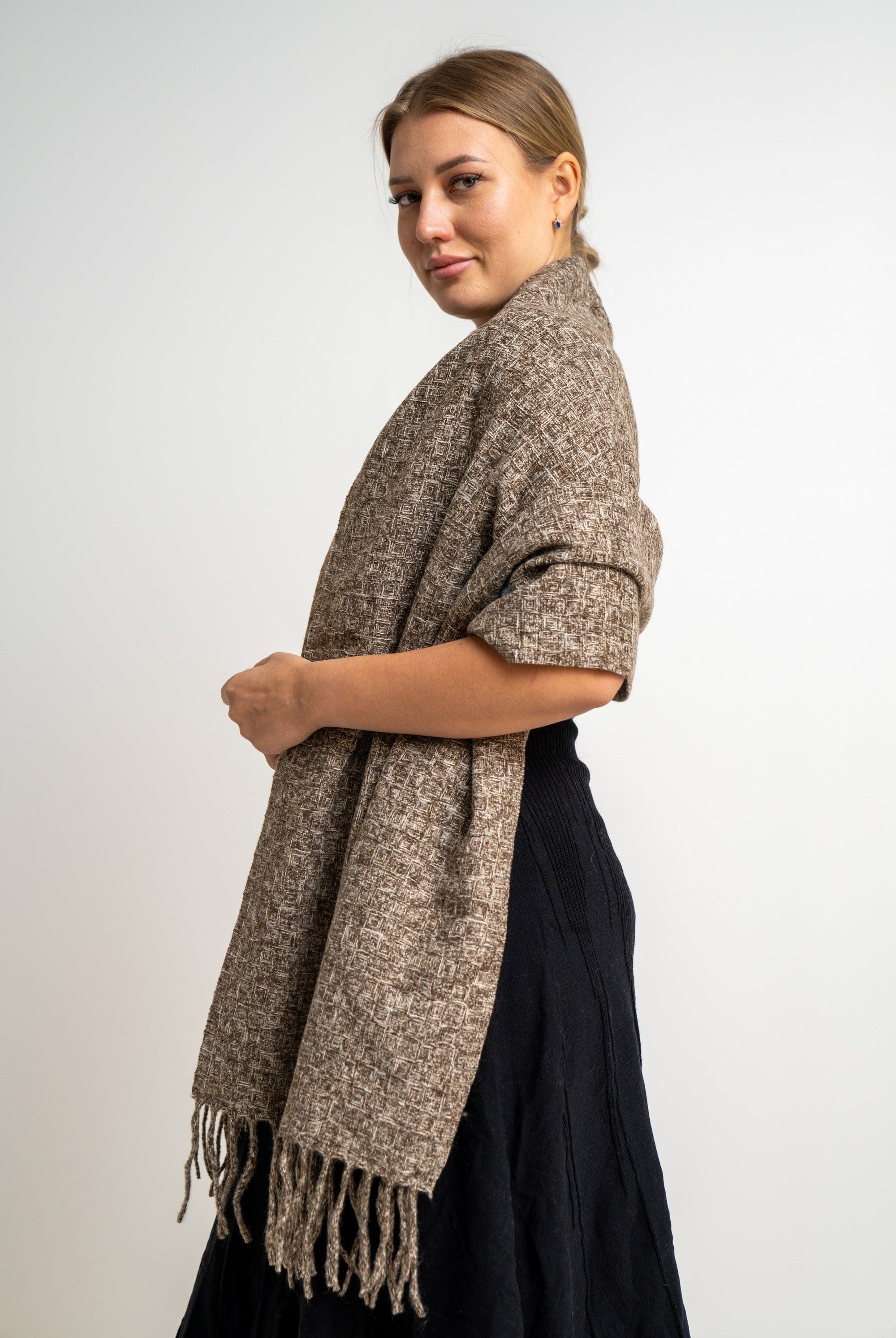 ميكا شال كبير منقوش بخيوط نسائى