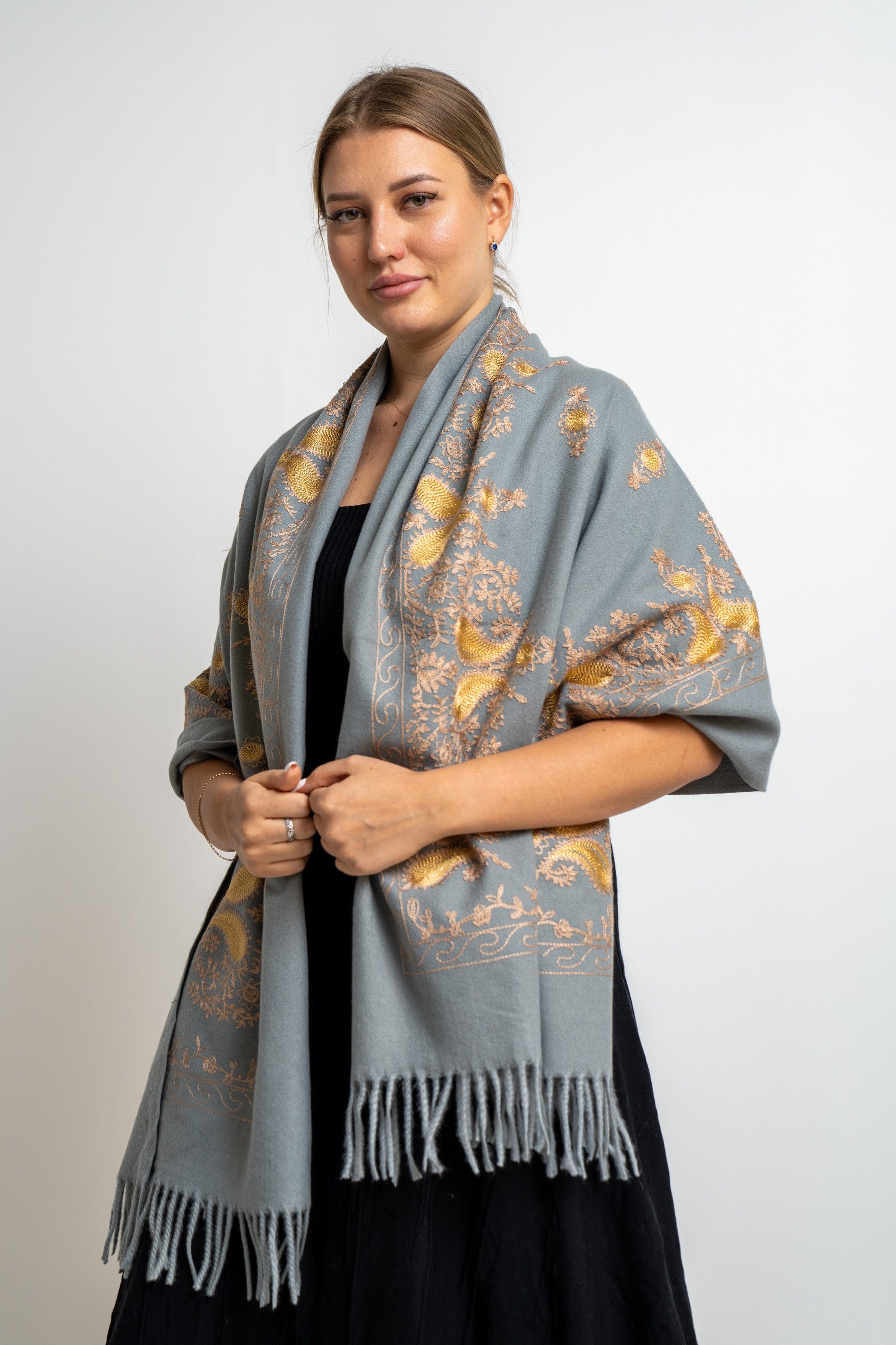 ميكا شال منقوش نسائي بخيوط ضفاير