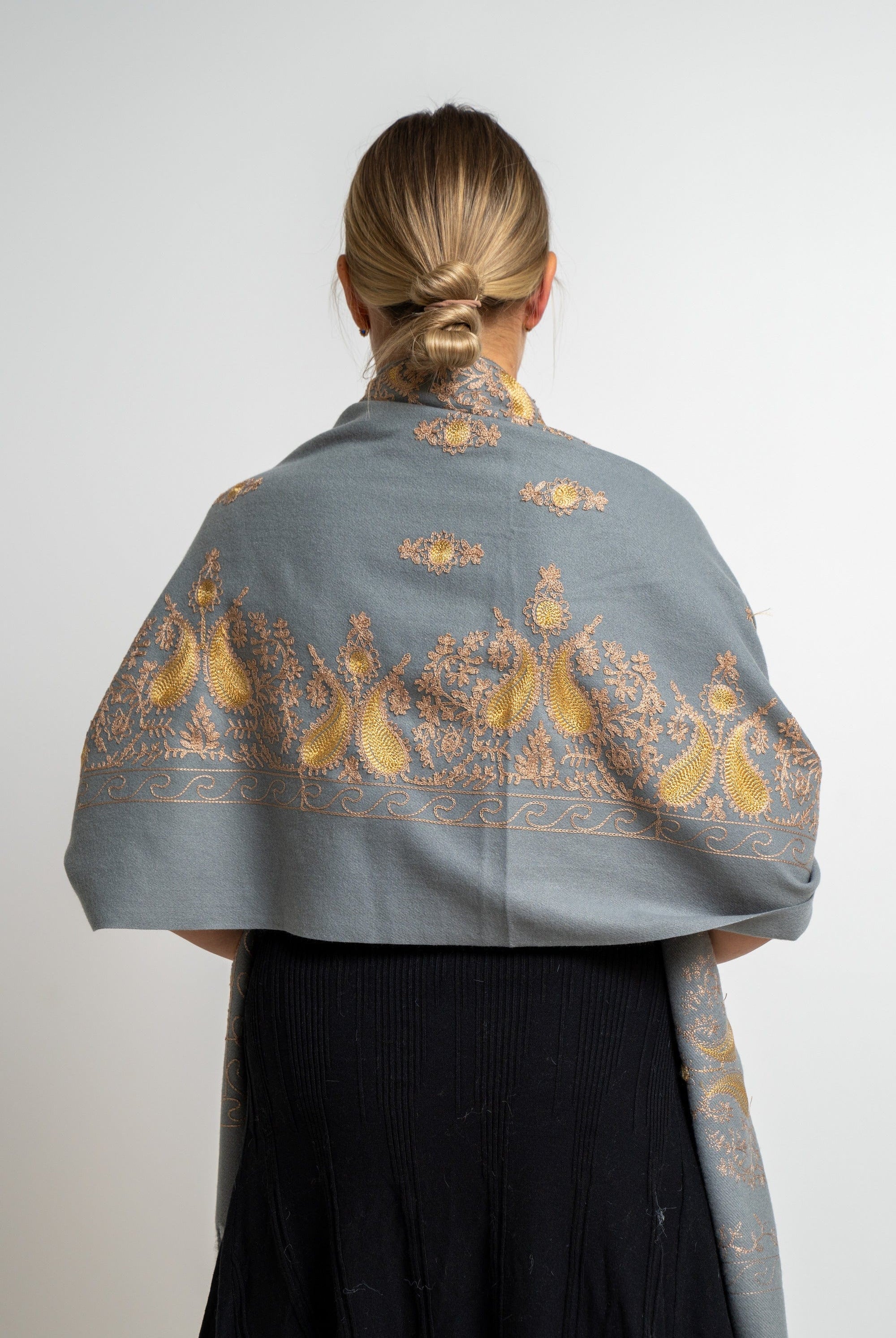 ميكا شال منقوش نسائي بخيوط ضفاير