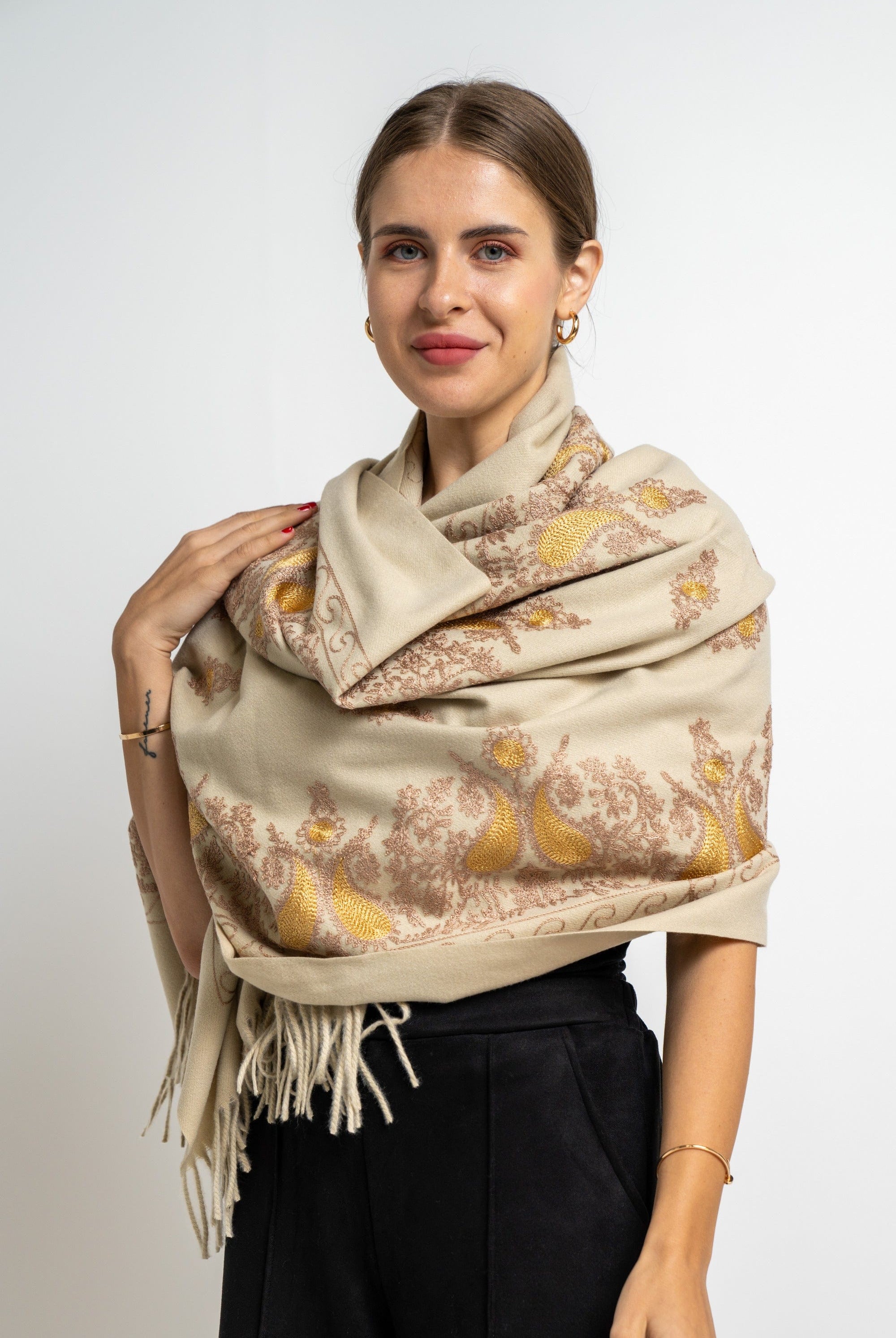 ميكا شال منقوش نسائي بخيوط ضفاير