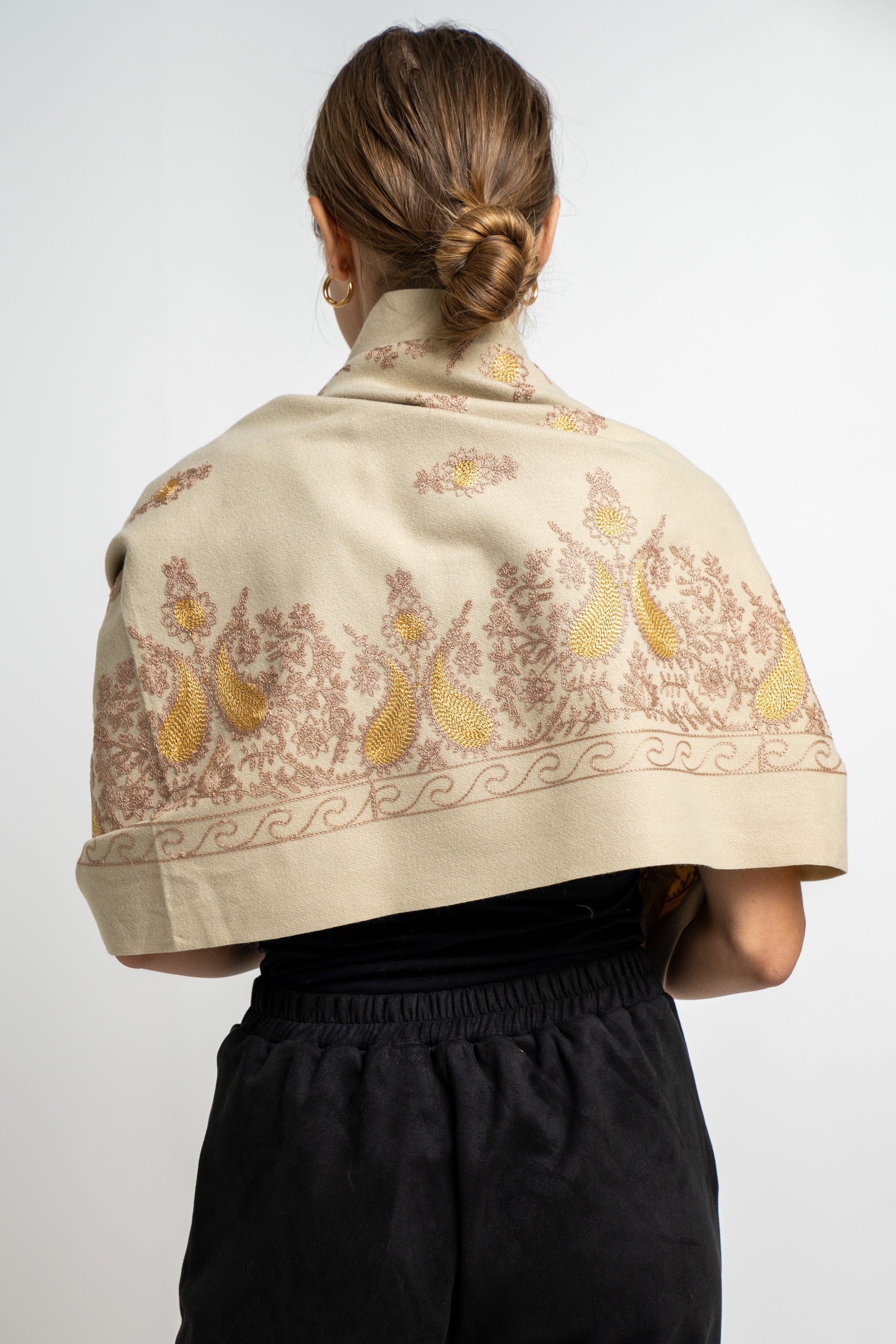 ميكا شال منقوش نسائي بخيوط ضفاير