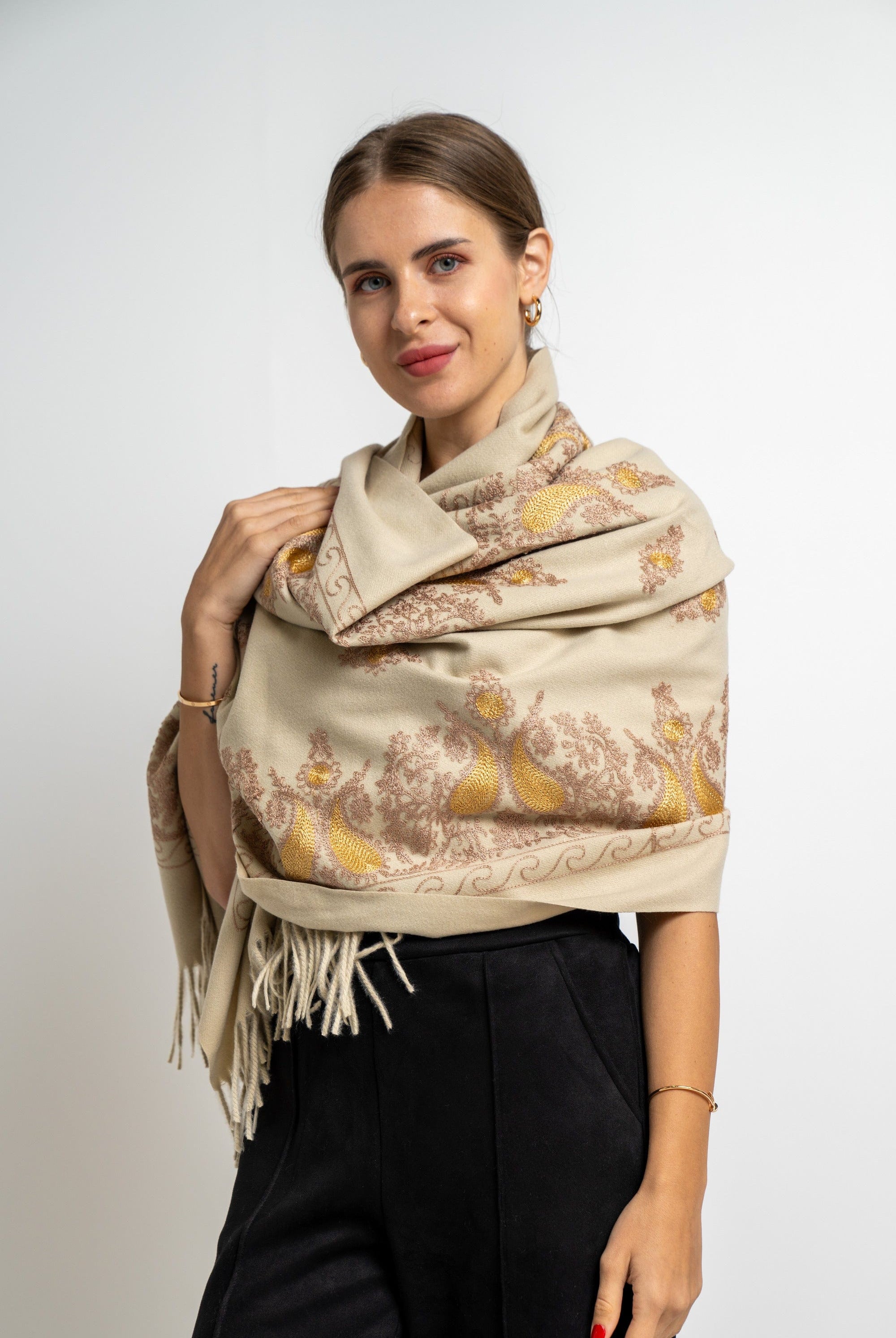 ميكا شال منقوش نسائي بخيوط ضفاير