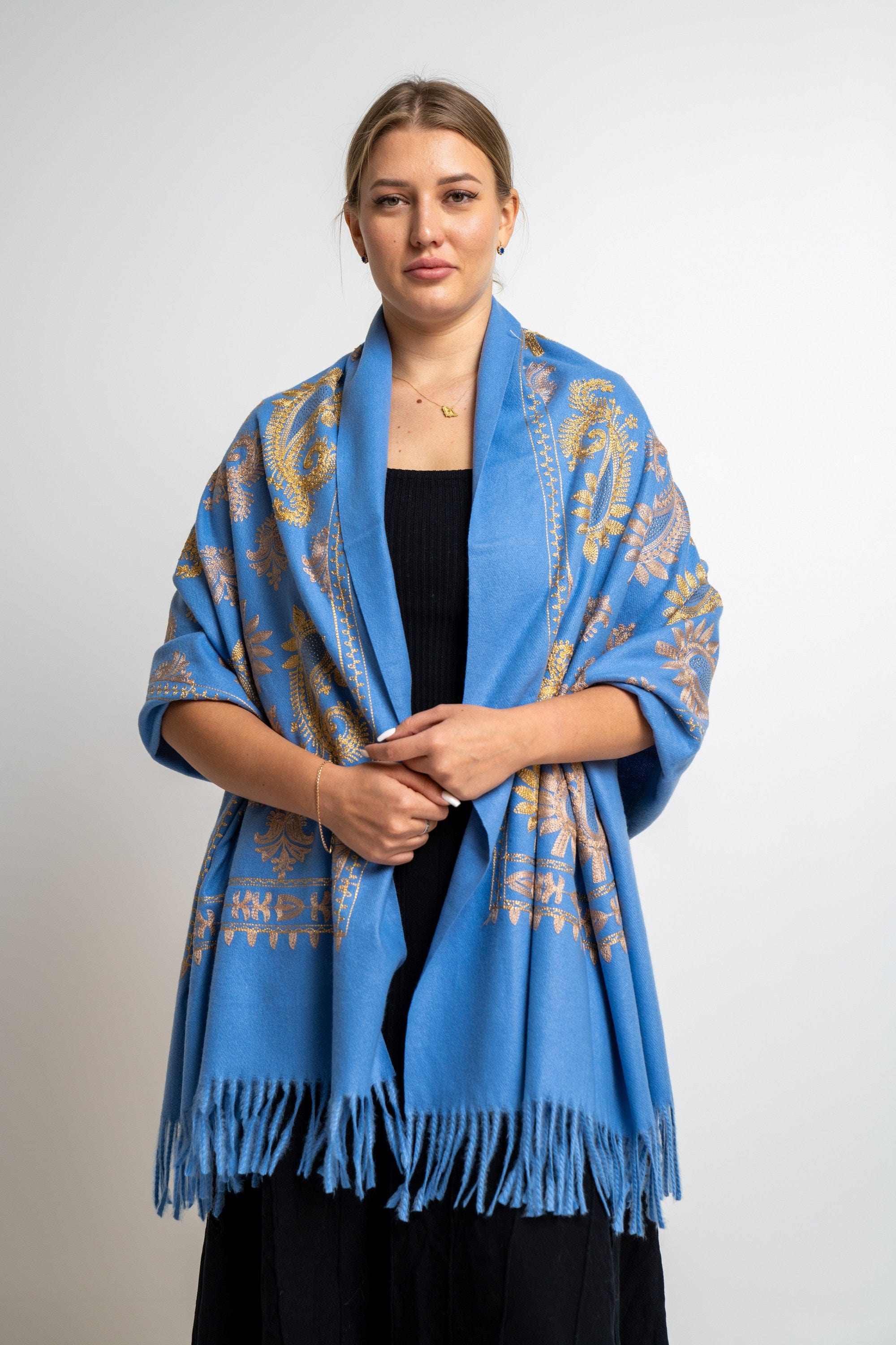 نتشي وشاح مطرز نسائي