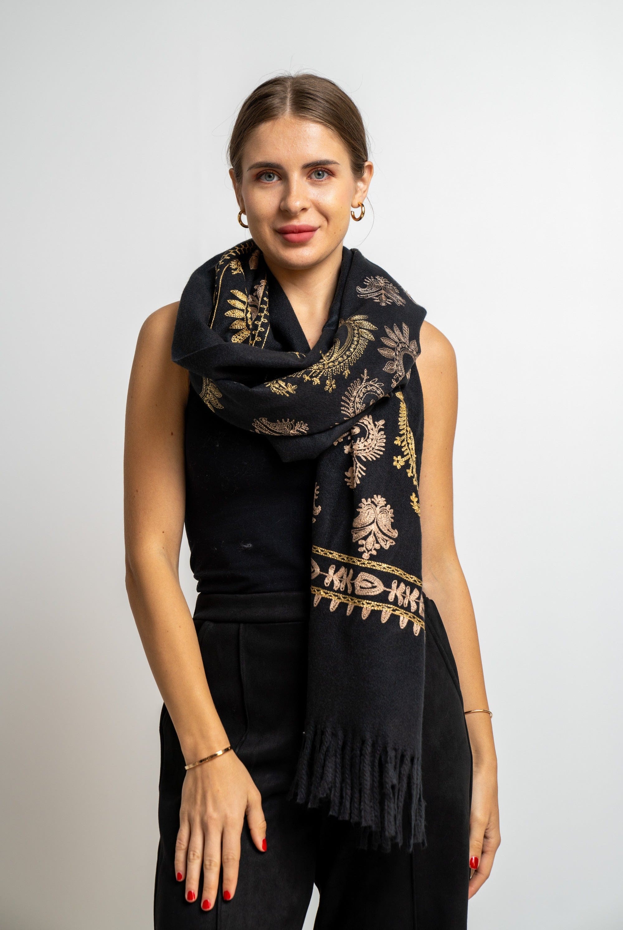 نتشي وشاح مطرز نسائي