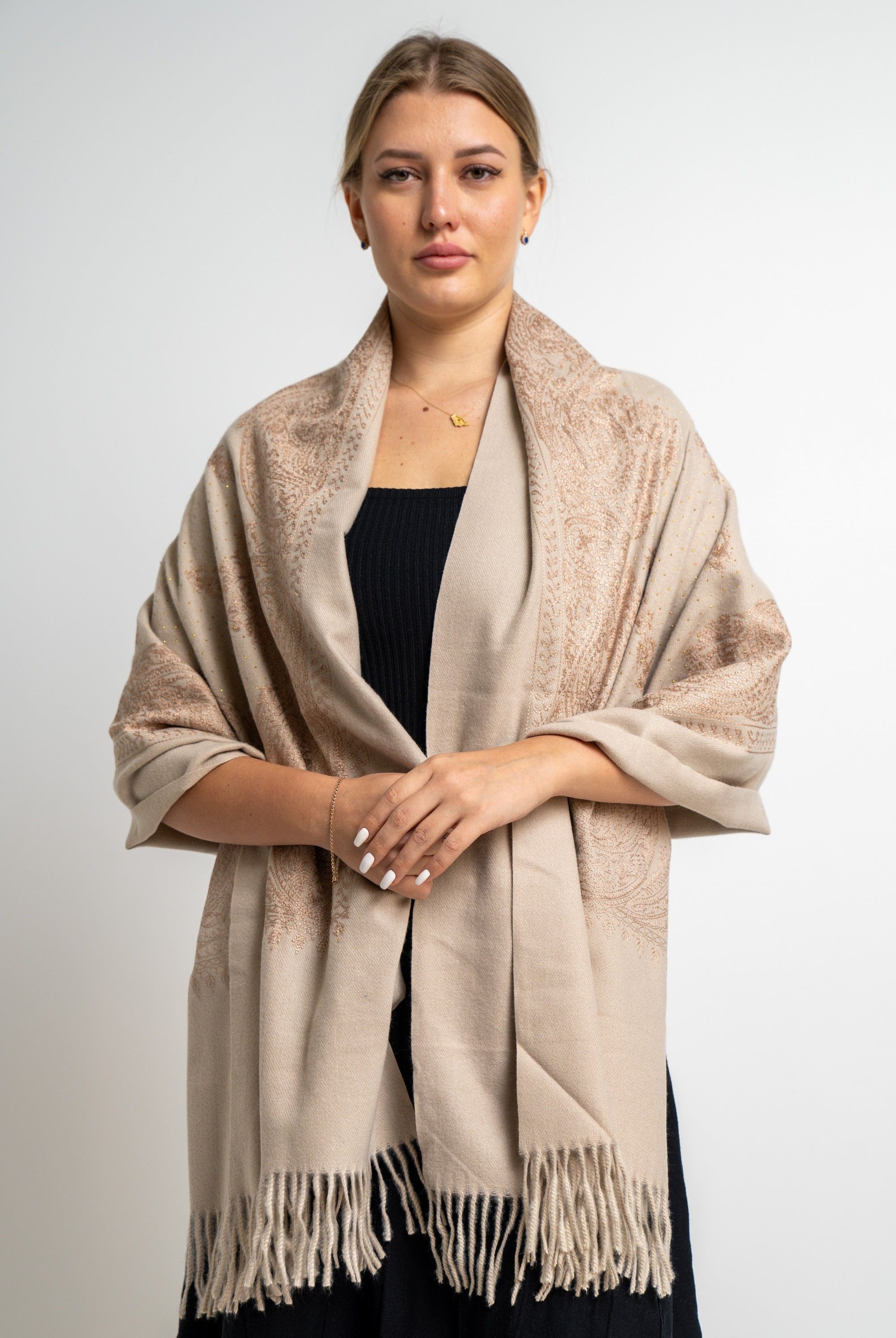 نتشي وشاح منقوش بنقشة كلاسيك مزين بالخيط