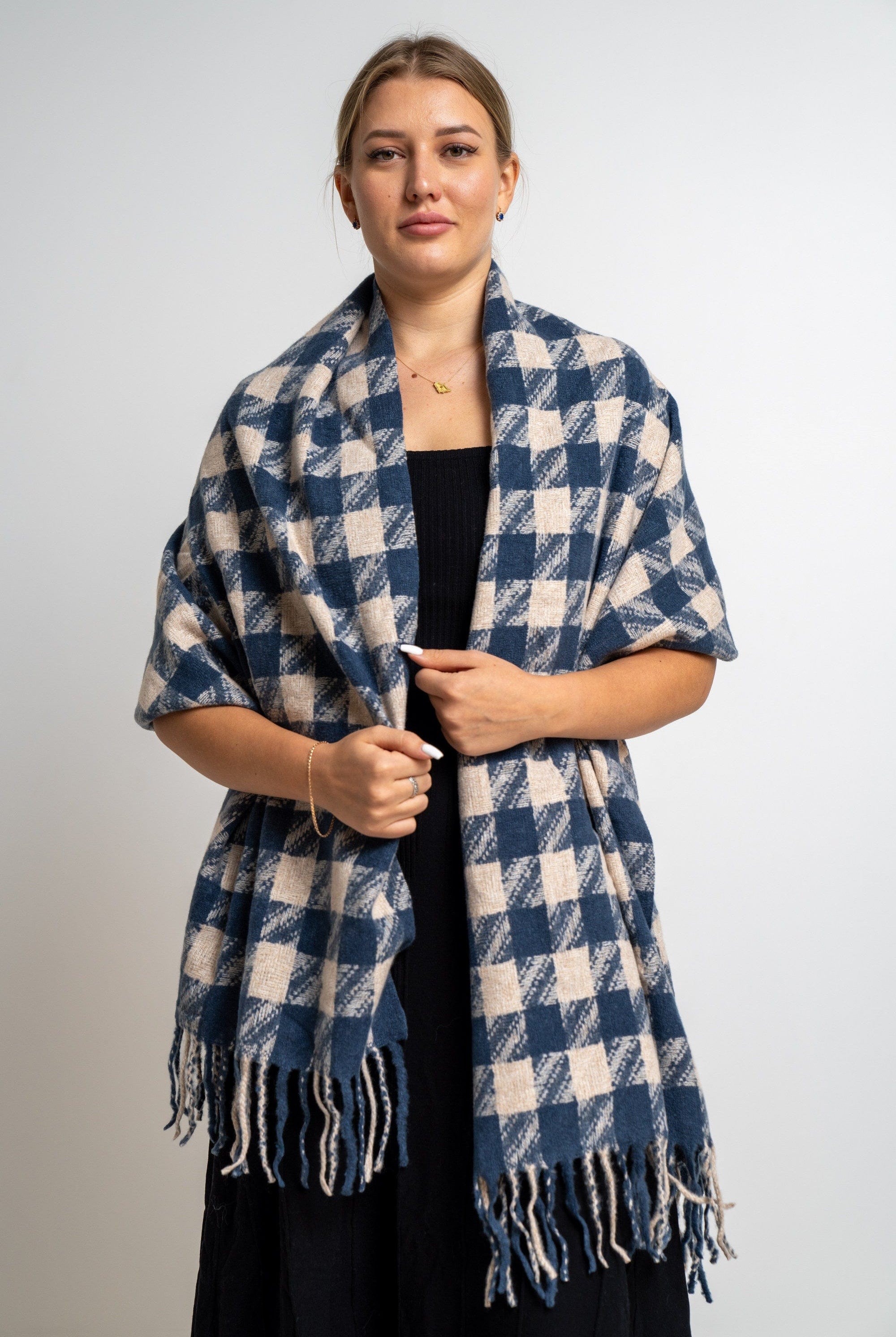 نتشي وشاح مربعات مزين بالخيوط نسائي