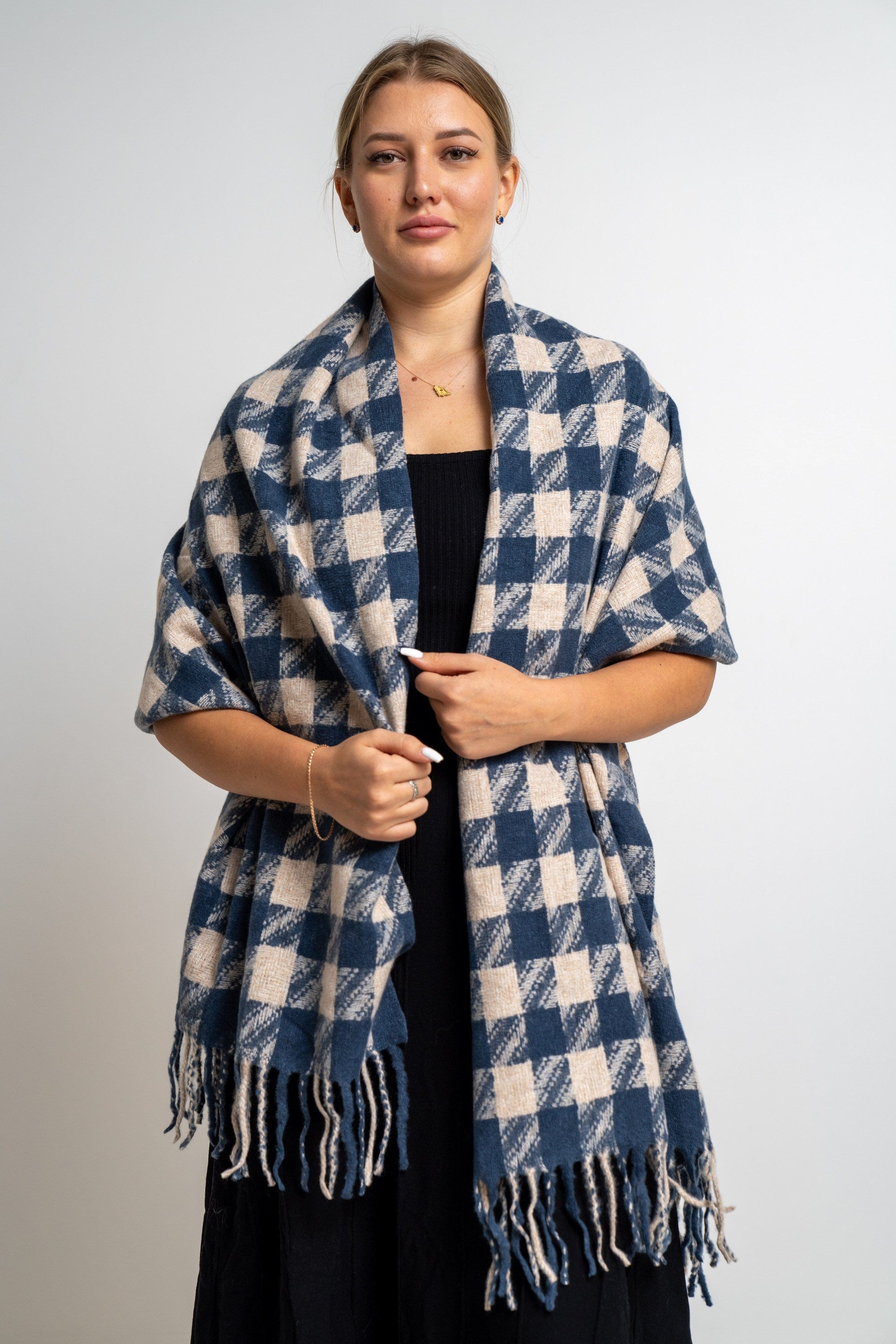 نتشي وشاح مربعات مزين بالخيوط نسائي