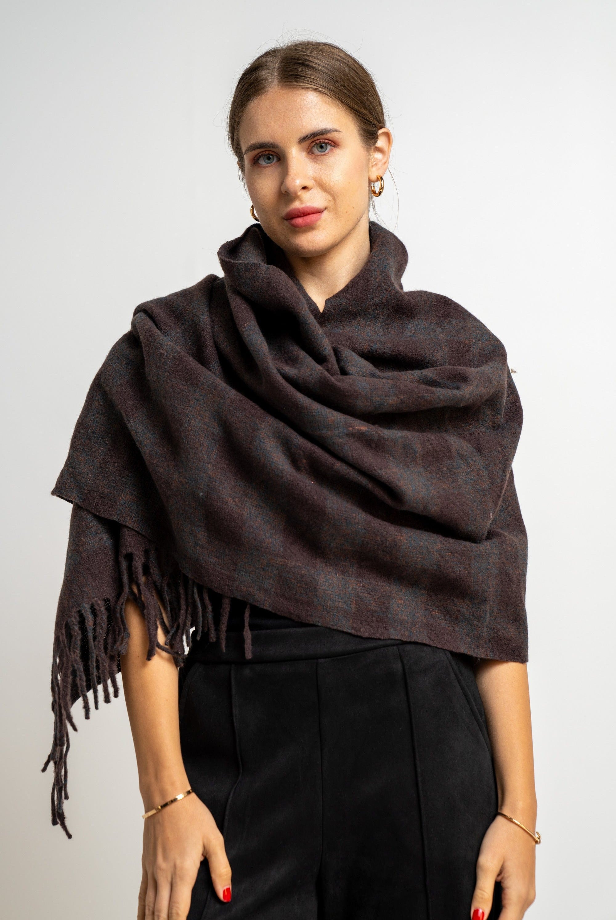 نتشي وشاح مربعات مزين بالخيوط نسائي