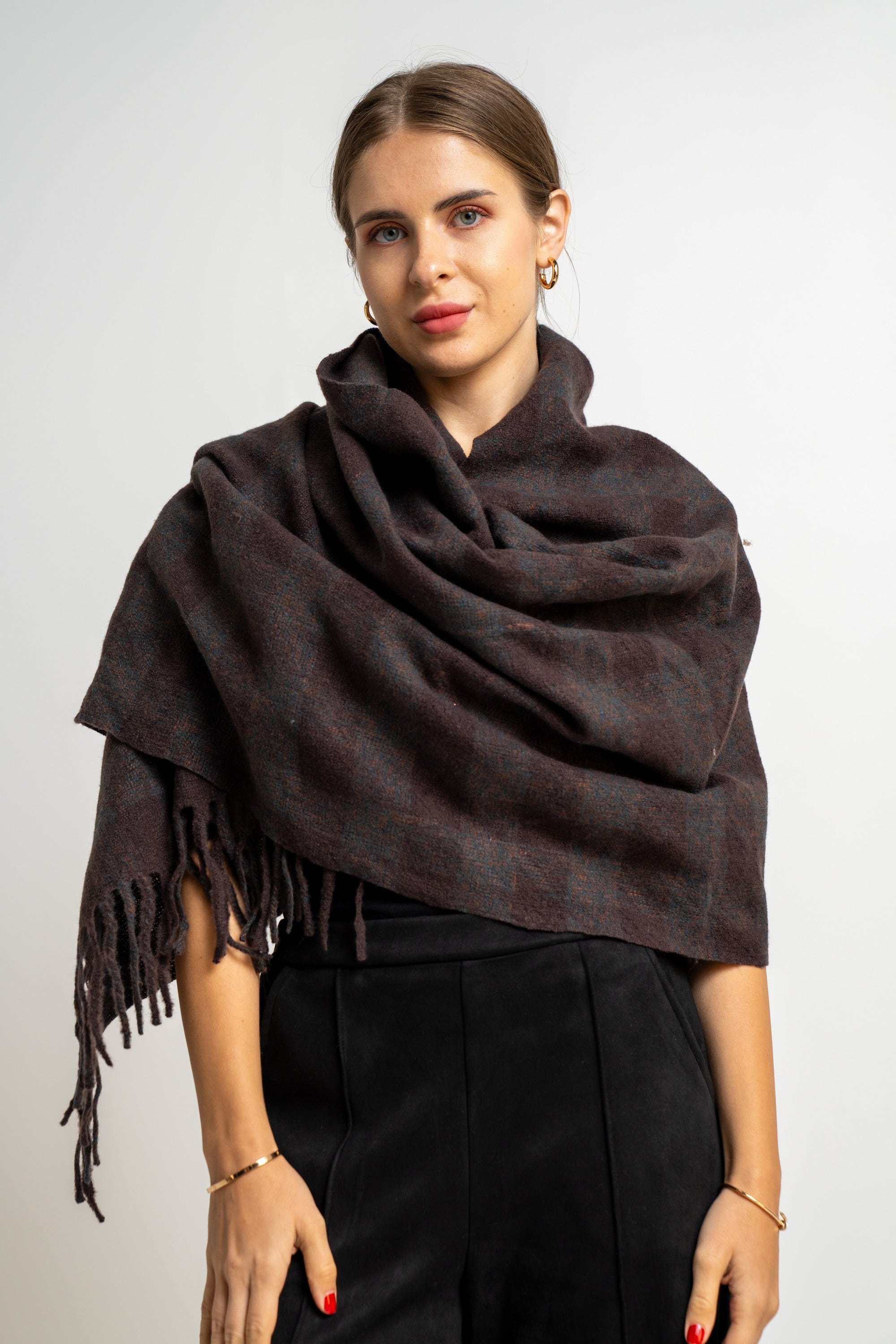 نتشي وشاح مربعات مزين بالخيوط نسائي