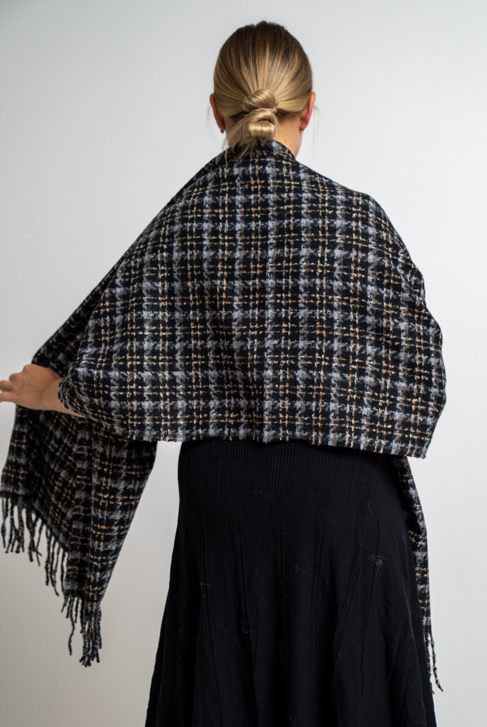 ميكا شال كاروهات نسائى مزين بخيوط