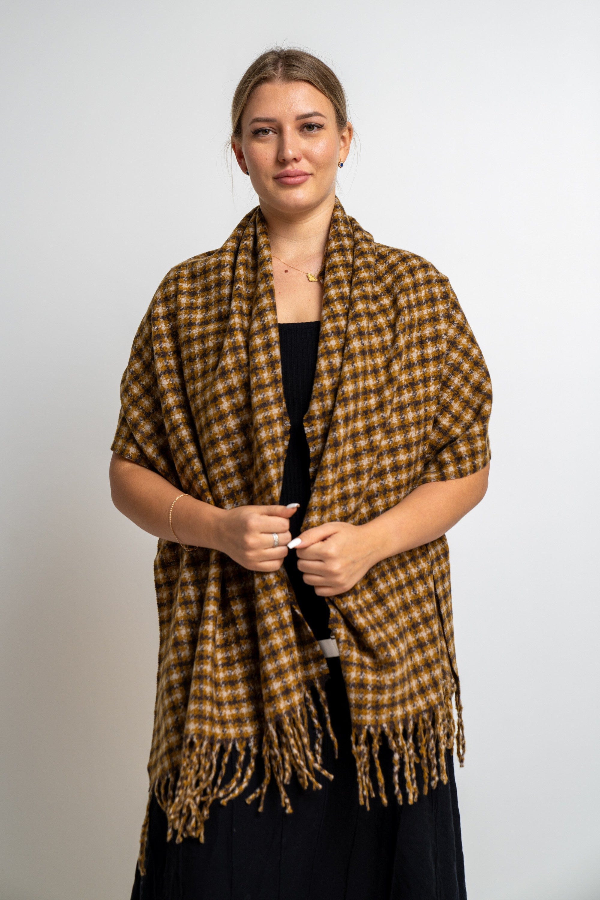 نتشي وشاح مربعات صغيرة مزين بالخيوط نسائي