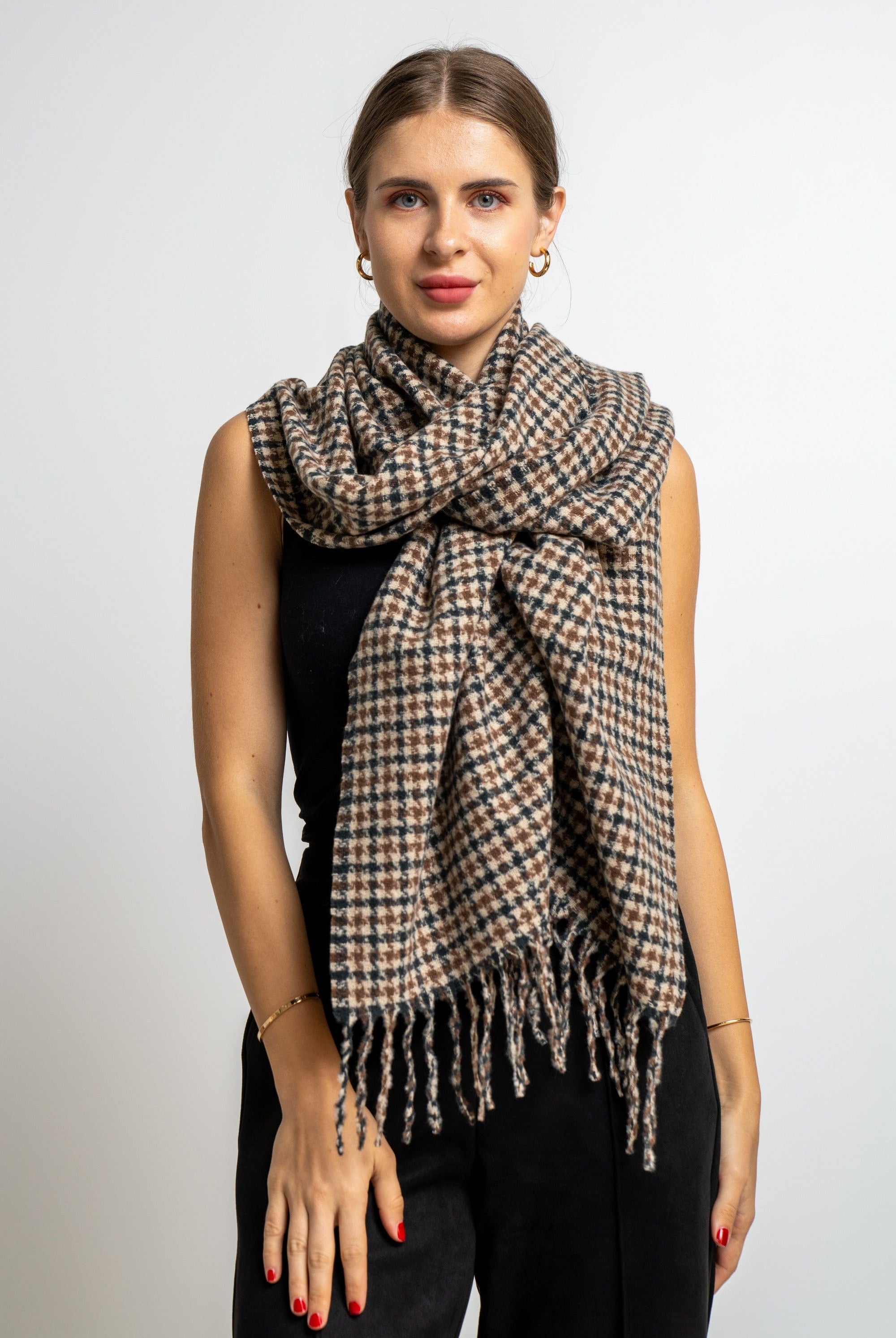 نتشي وشاح مربعات صغيرة مزين بالخيوط نسائي