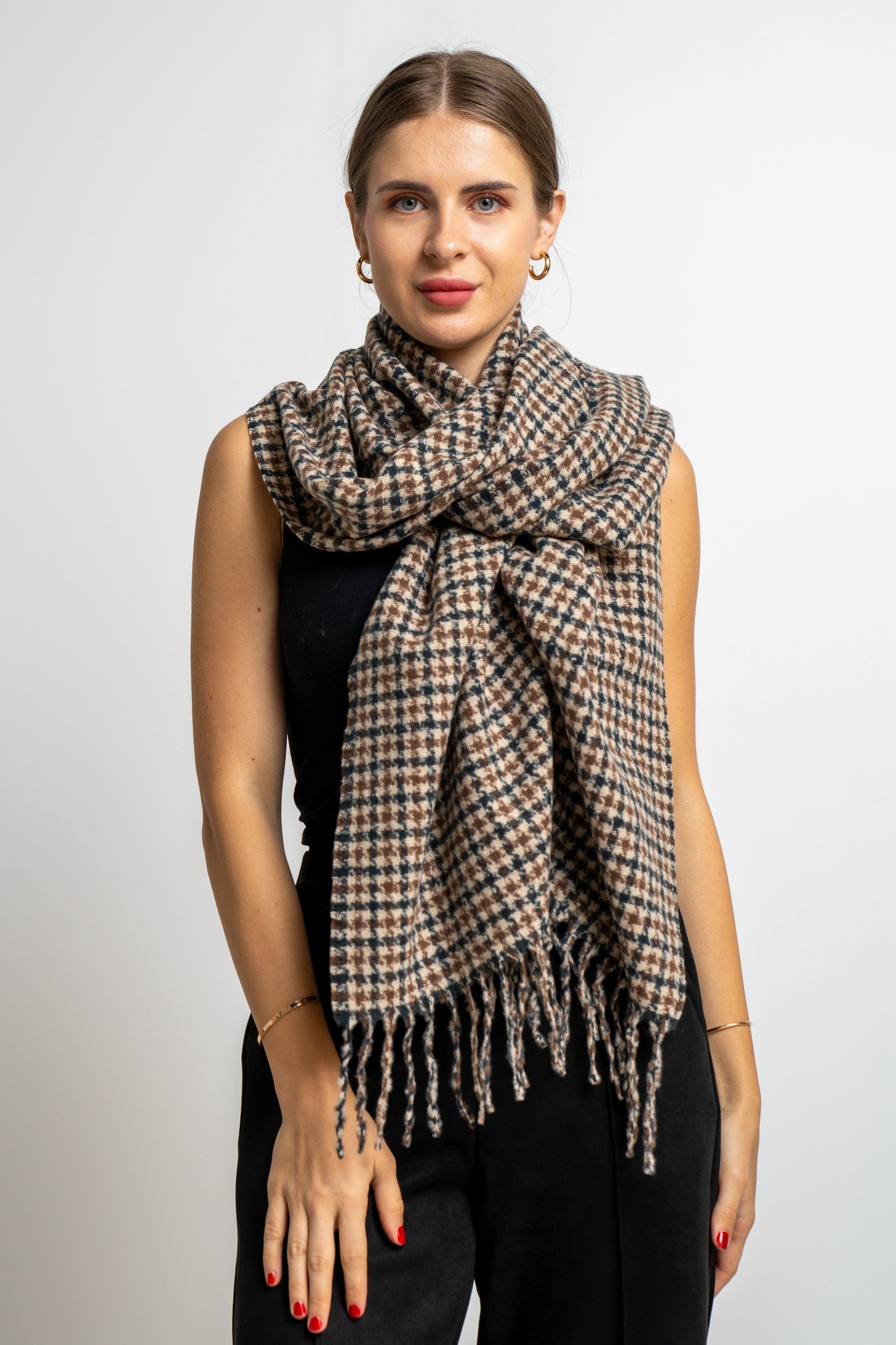 نتشي وشاح مربعات صغيرة مزين بالخيوط نسائي