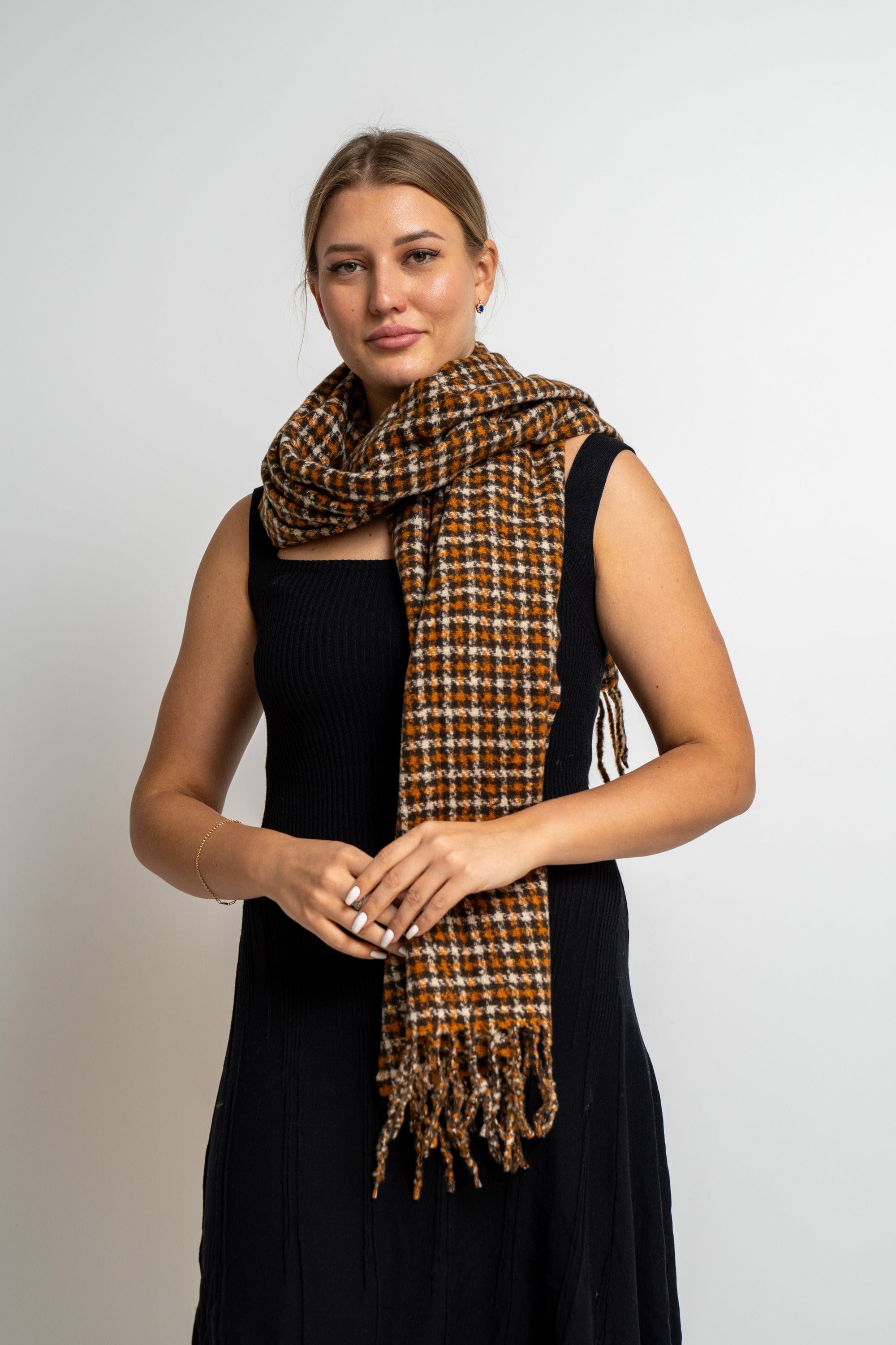 ميكا شال نسائى كاروهات بخيوط مضفره