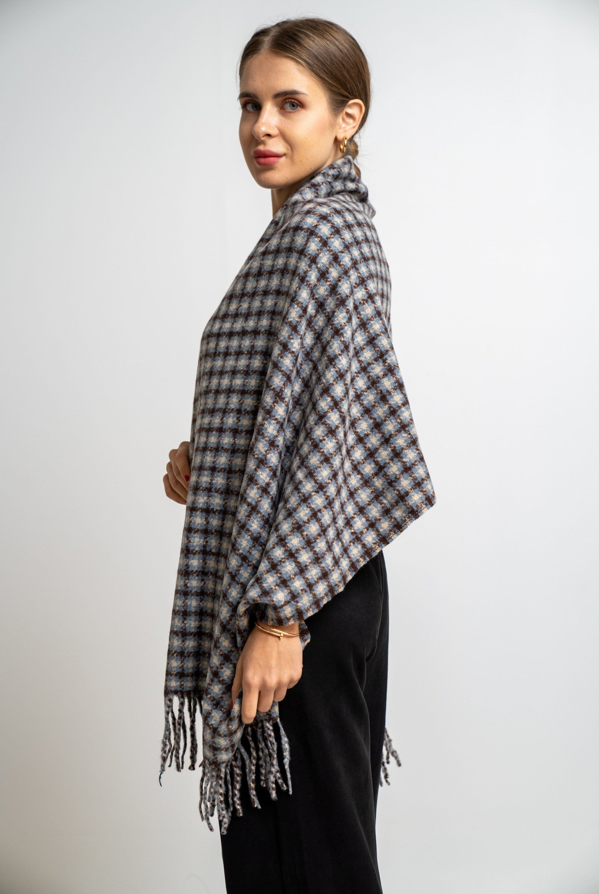 نتشي وشاح مربعات صغيرة مزين بالخيوط نسائي