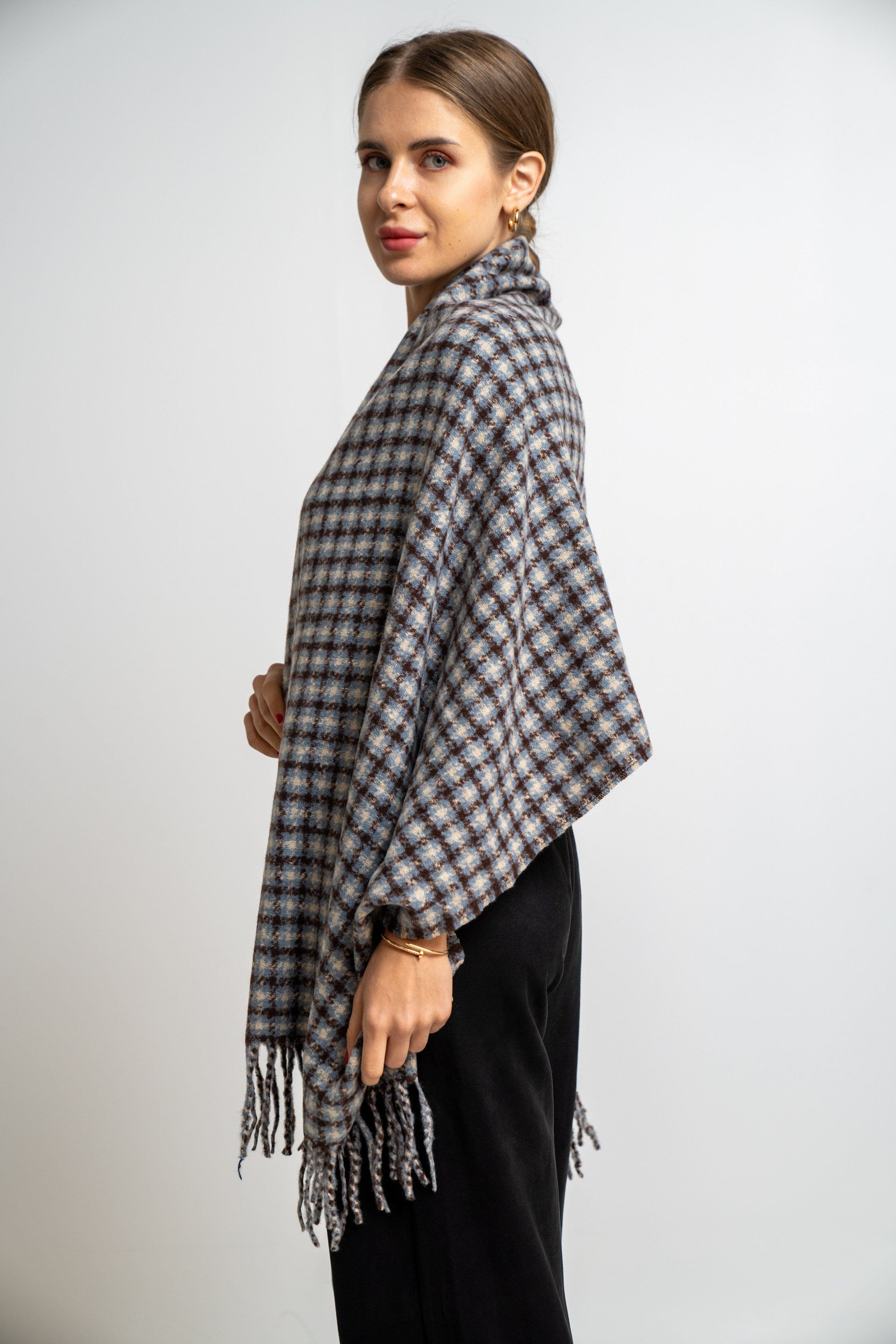 نتشي وشاح مربعات صغيرة مزين بالخيوط نسائي