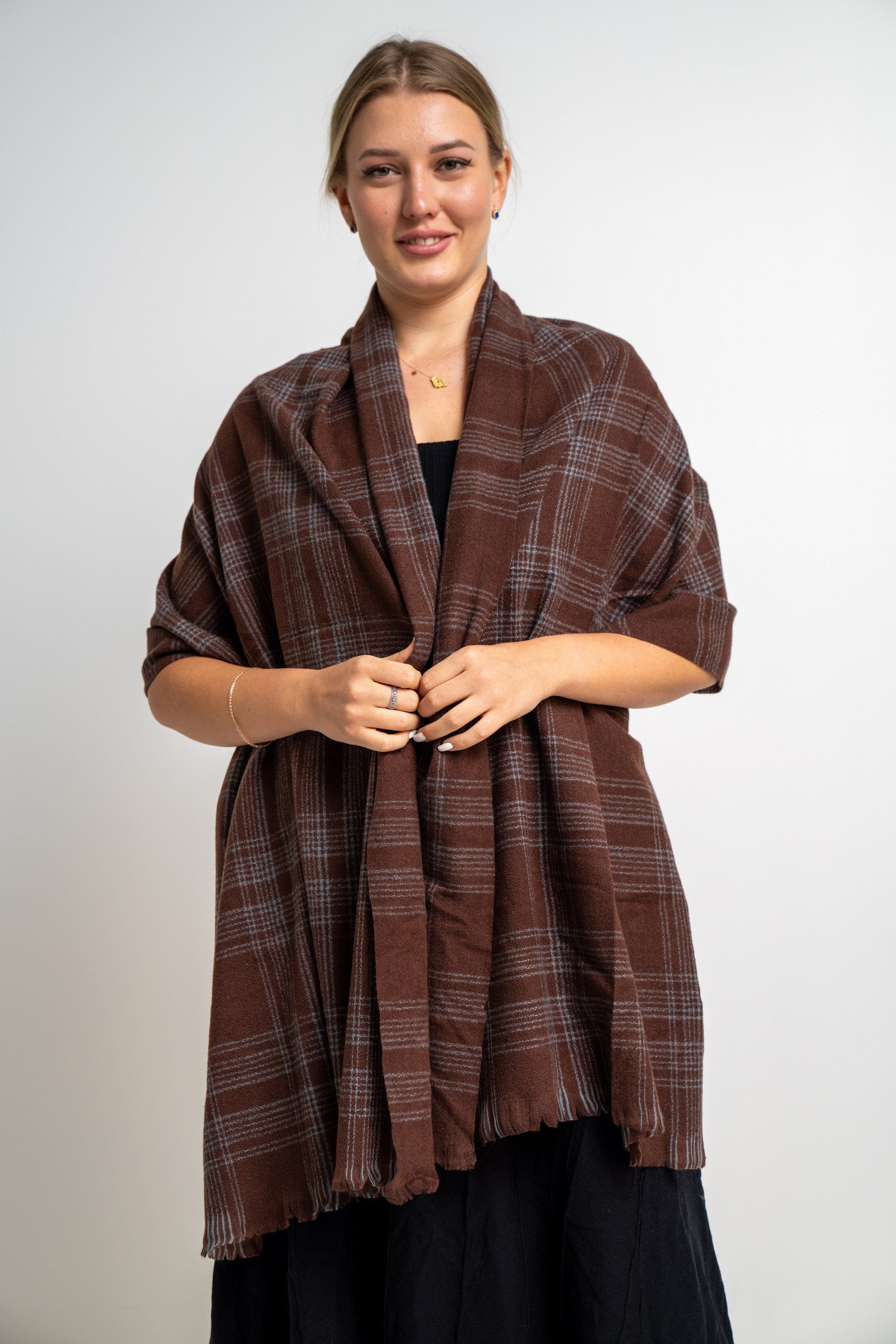 ميكا شال نسائى مربعات بخيوط صغيرة