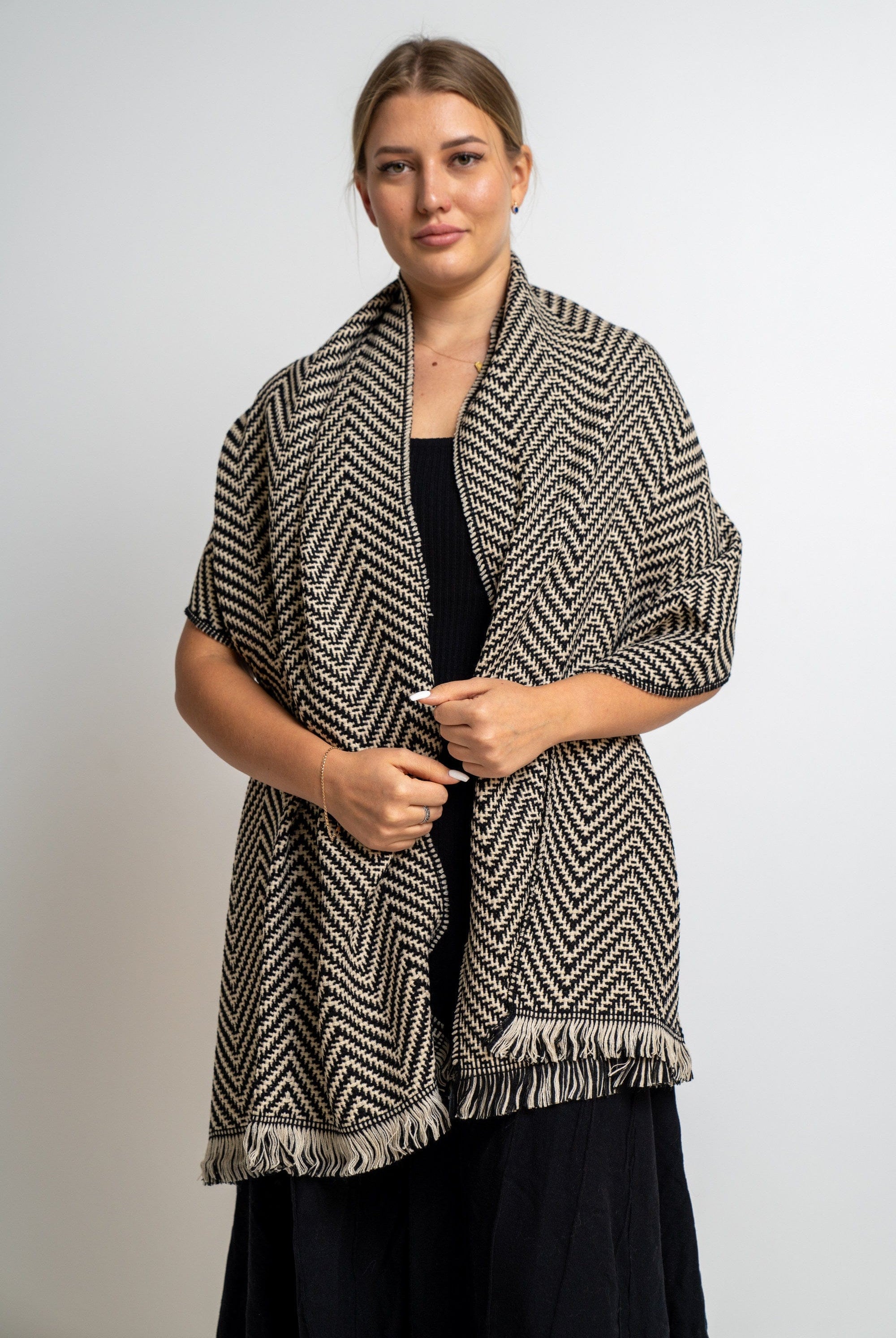 نتشي وشاح تريكو بألوان متداخلة نسائي