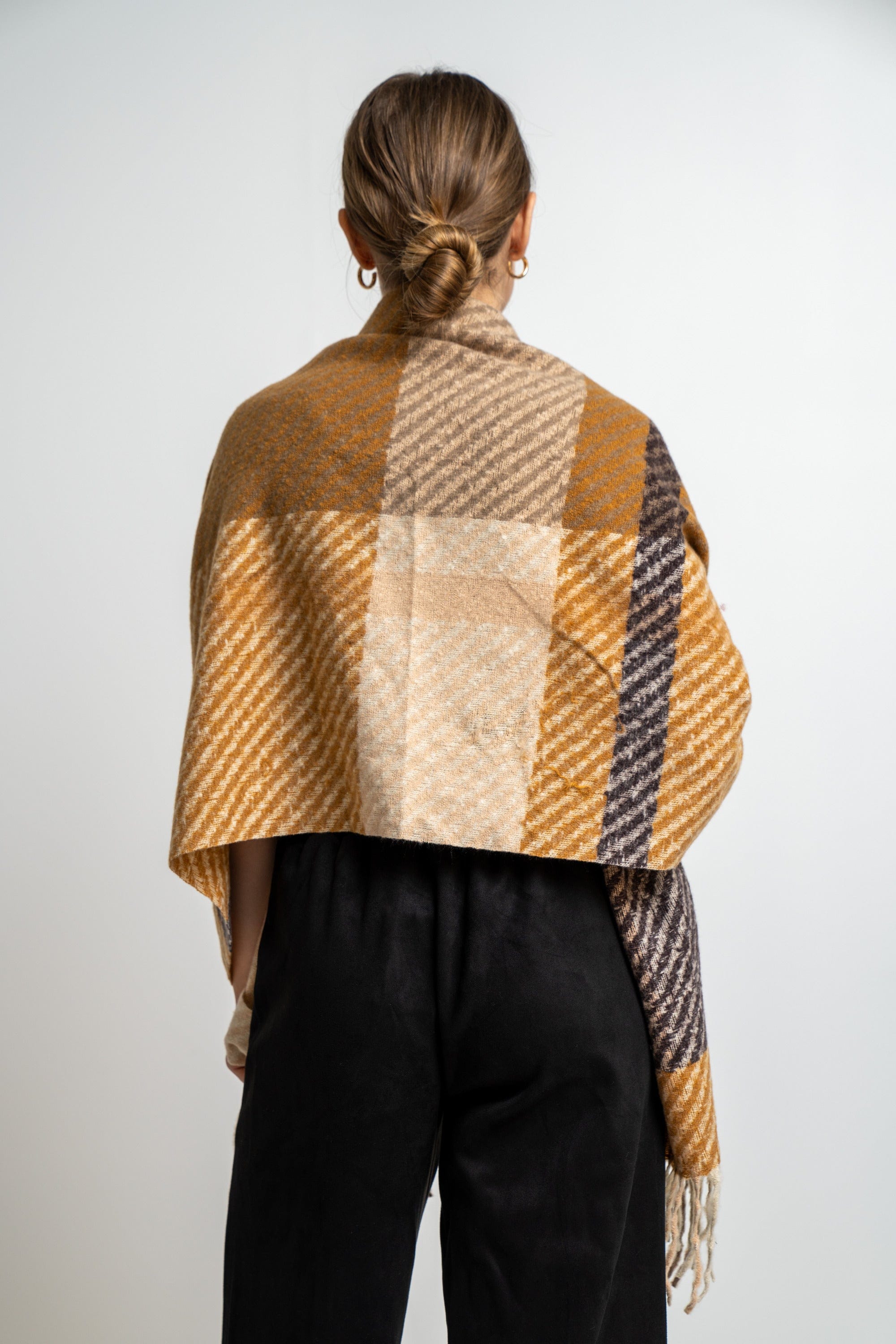 ميكا شال مربعات كبير مزين بخيوط نسائي