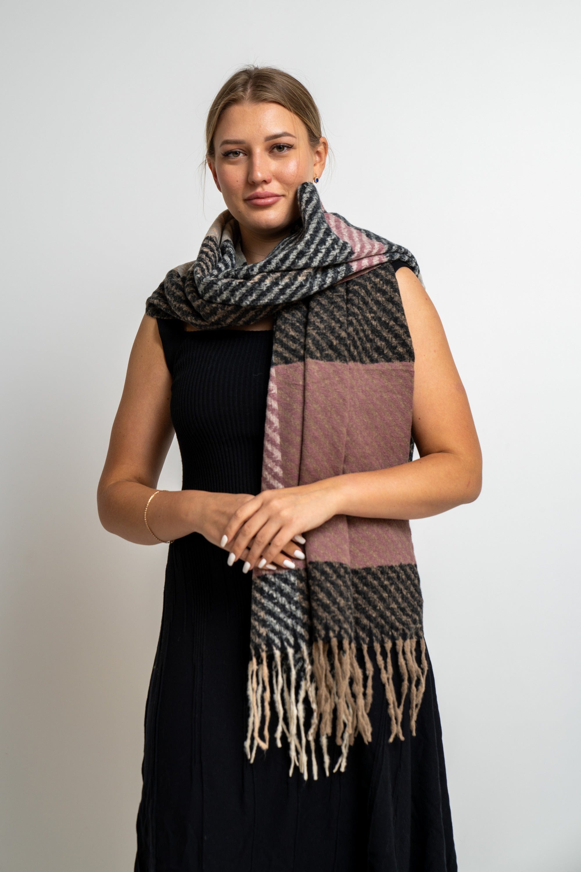 ميكا شال مربعات كبير مزين بخيوط نسائي