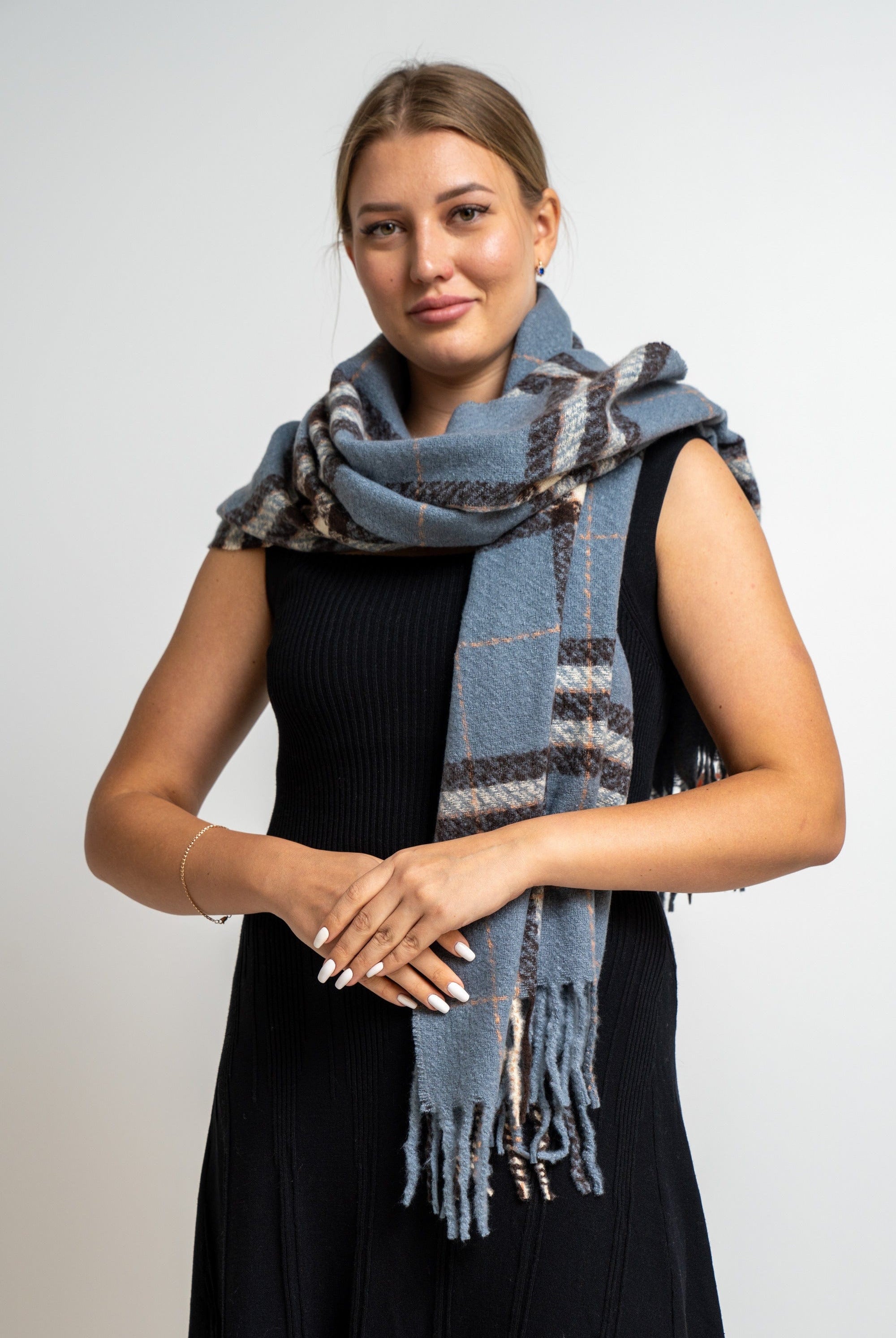 نتشي سكارف كاروهات مزين بالخيوط