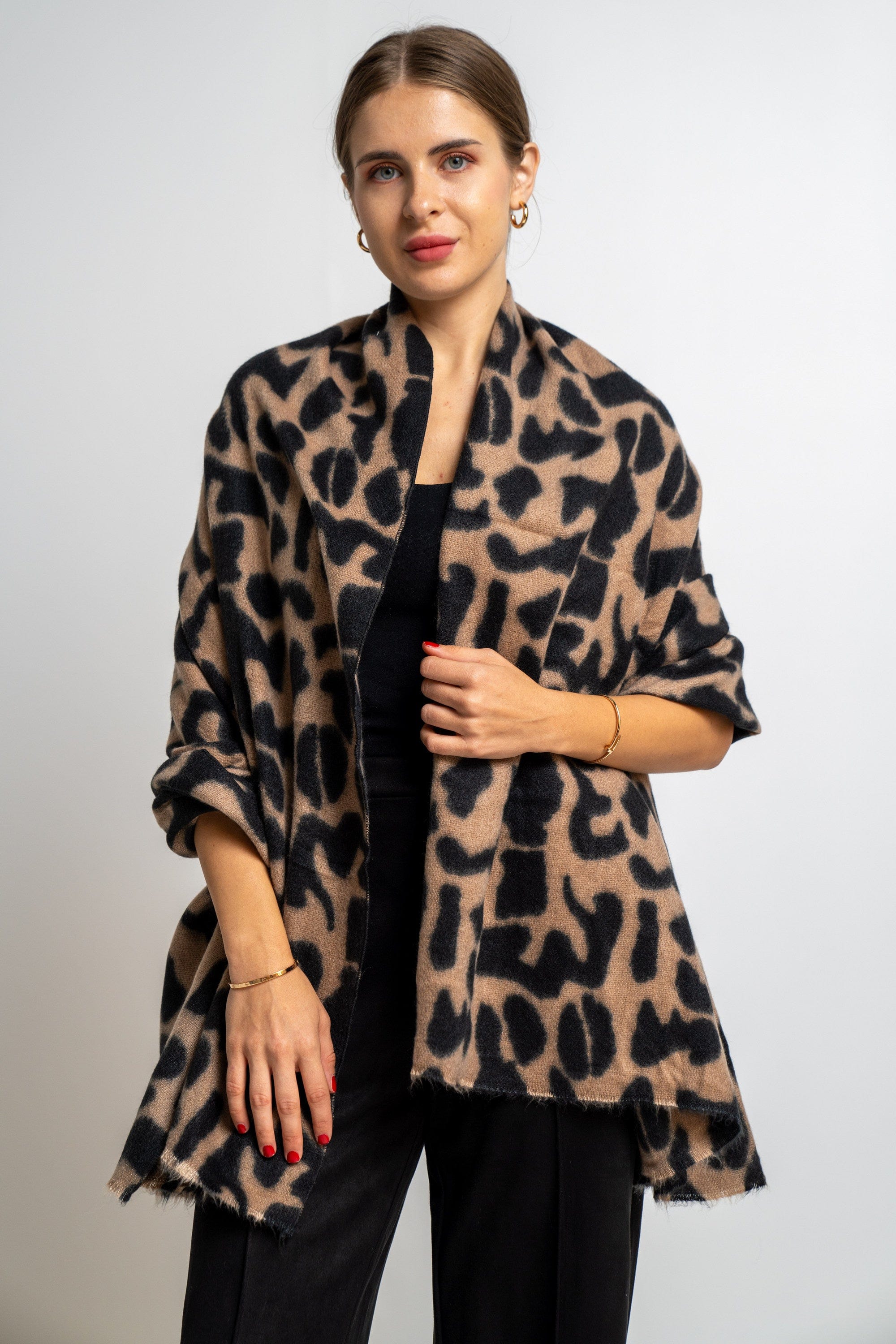 نتشي وشاح تايجر كبير نسائي