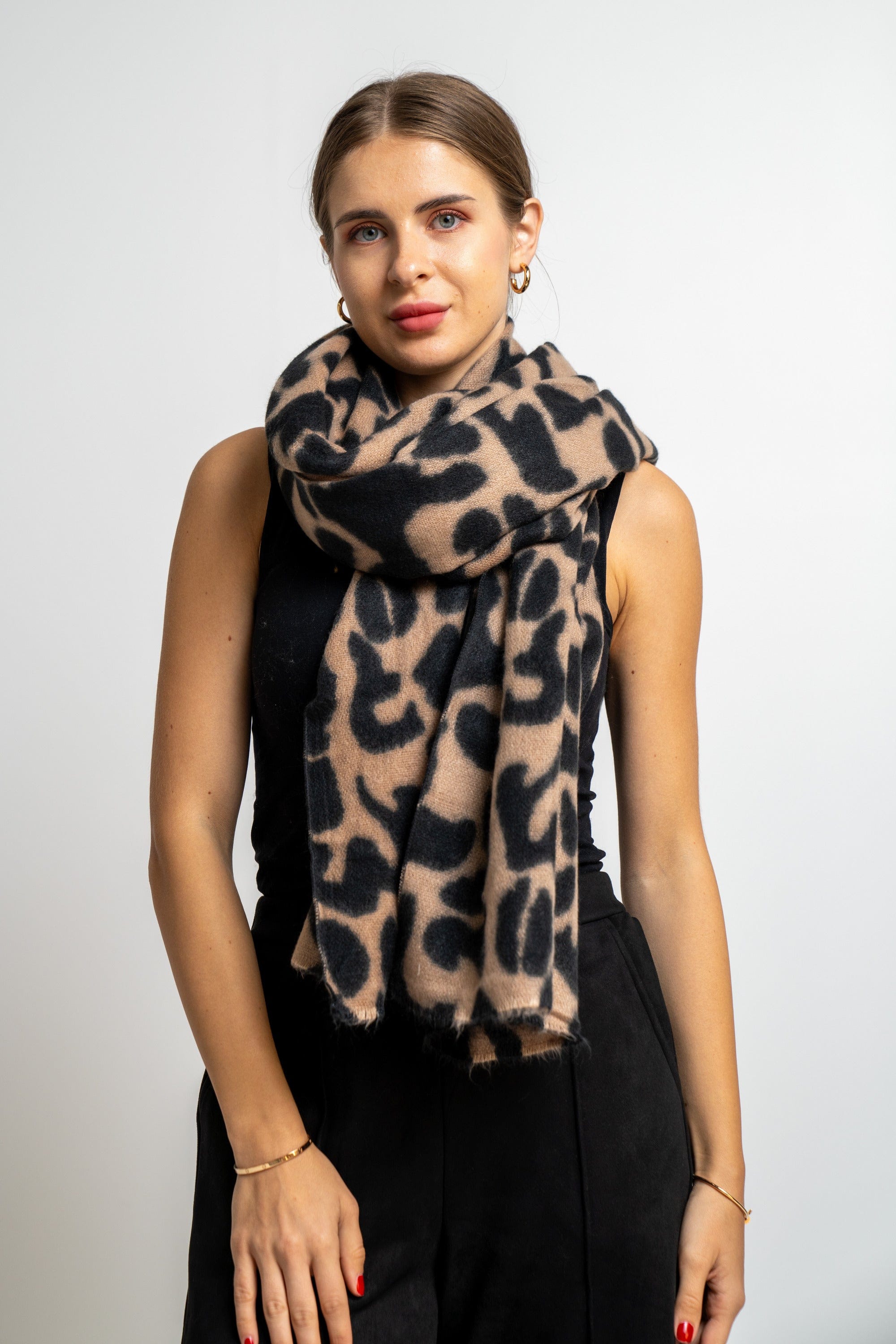 نتشي وشاح تايجر كبير نسائي