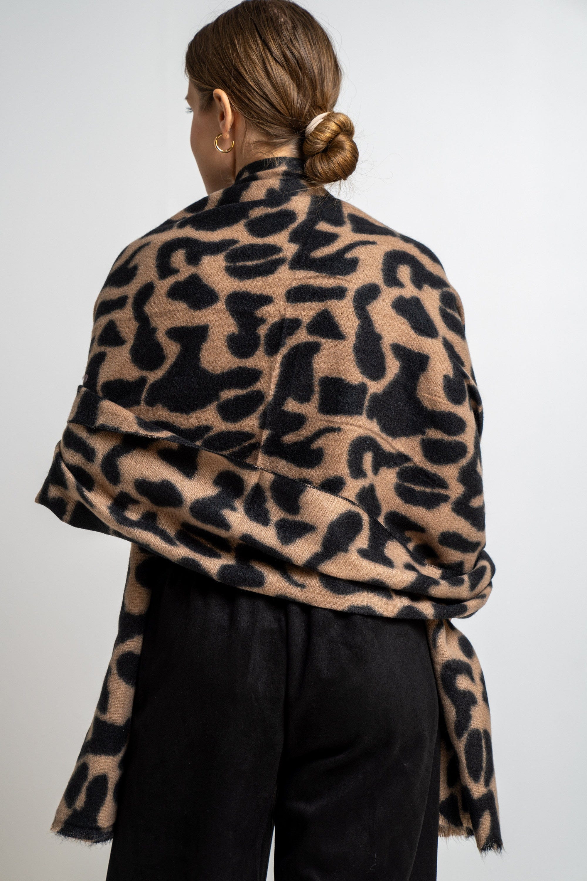 ميكا شال نسائي منقوش بنقشة نمر كبيرة موكا