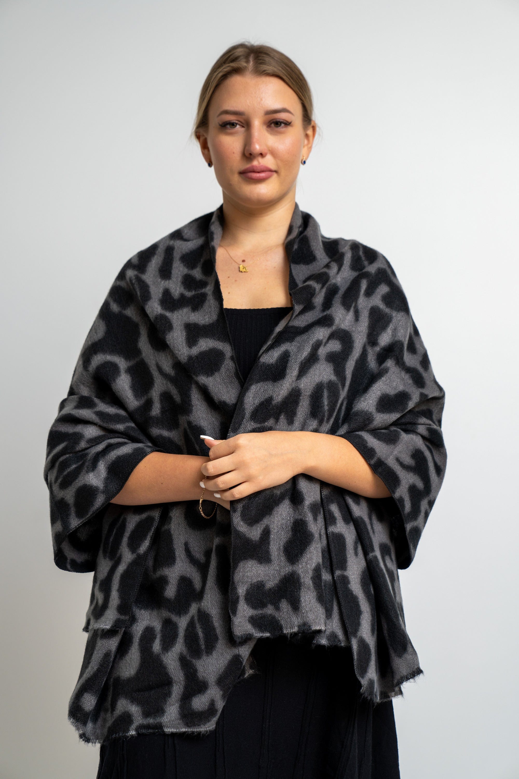 نتشي وشاح تايجر كبير نسائي