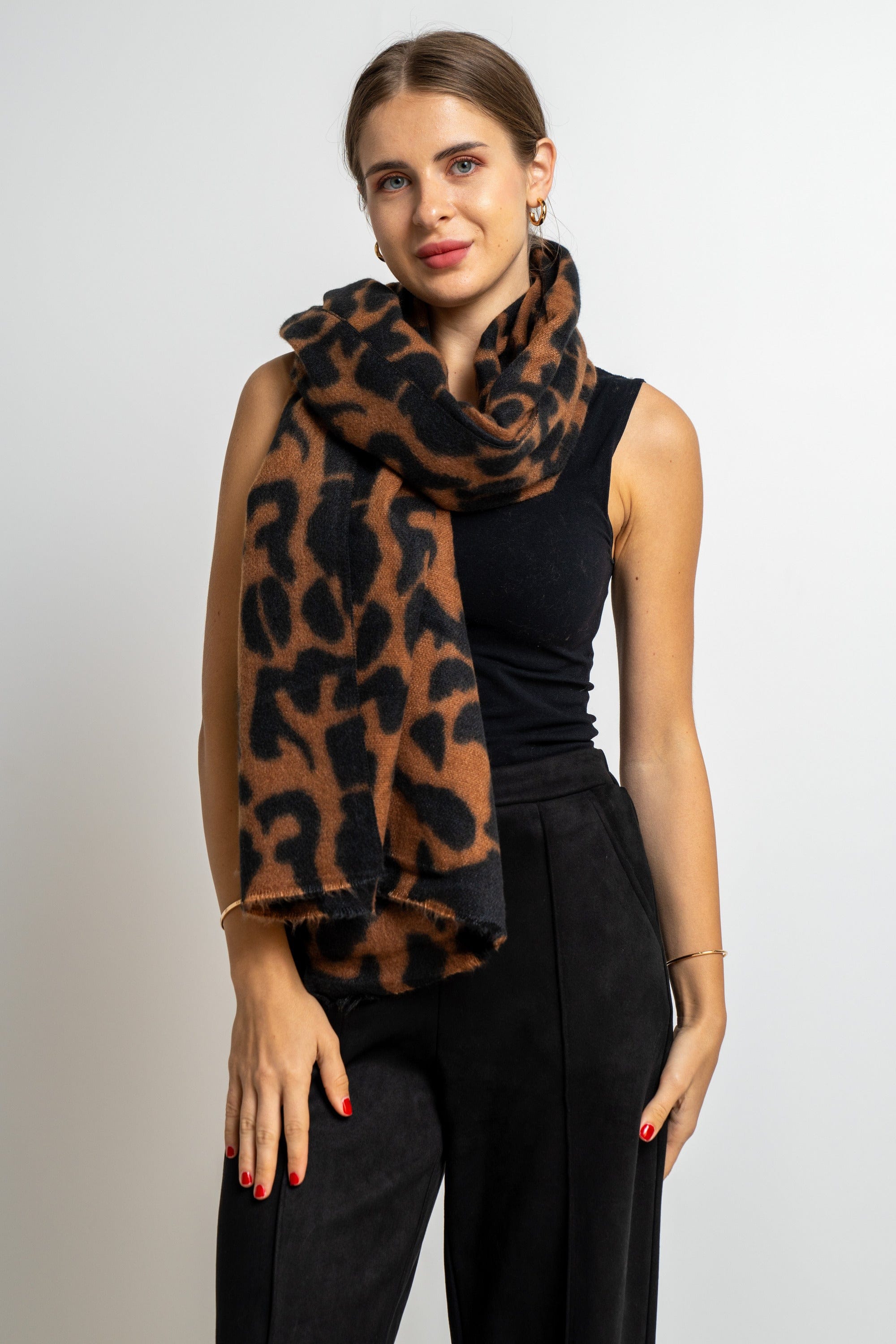 نتشي وشاح تايجر كبير نسائي