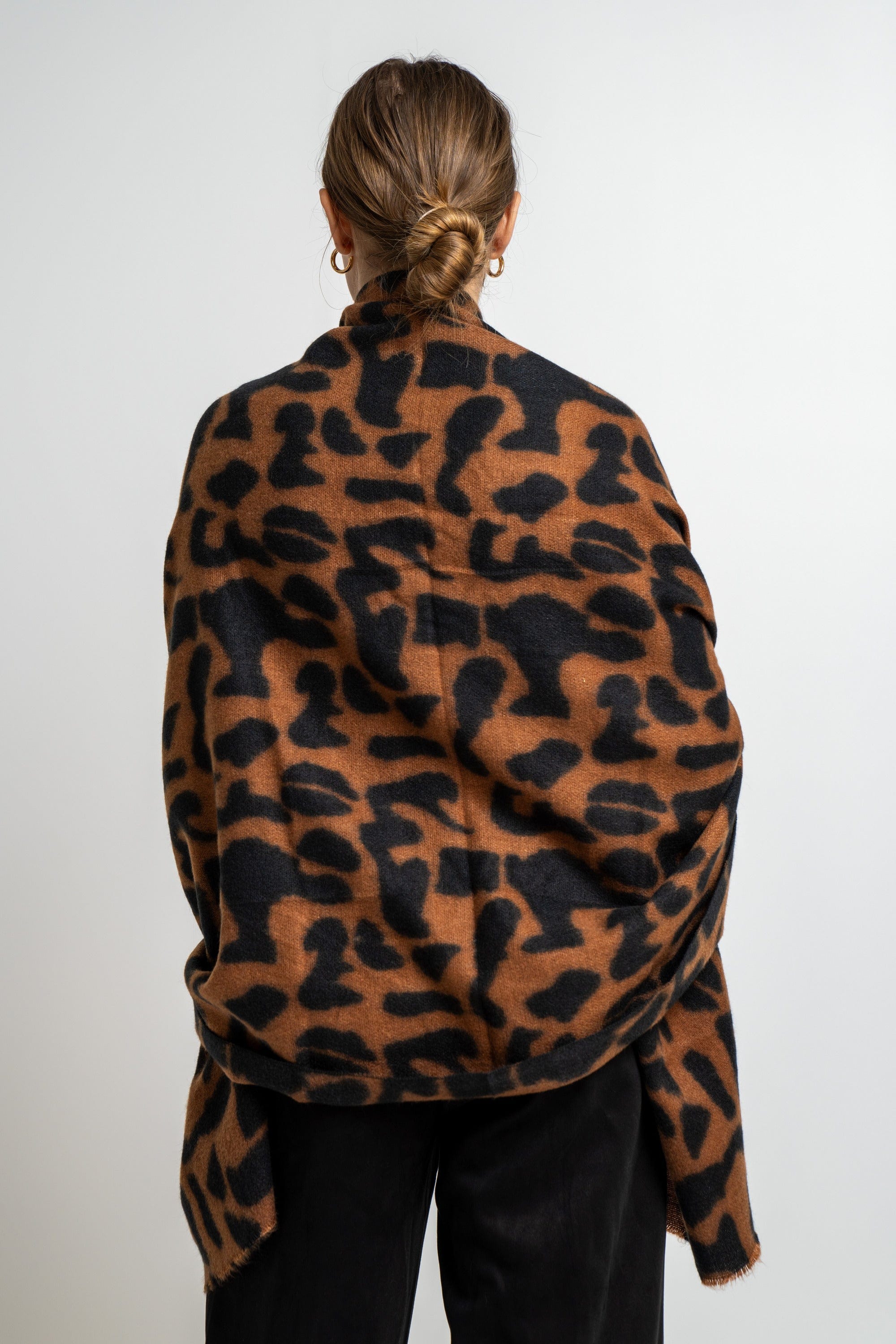 نتشي وشاح تايجر كبير نسائي