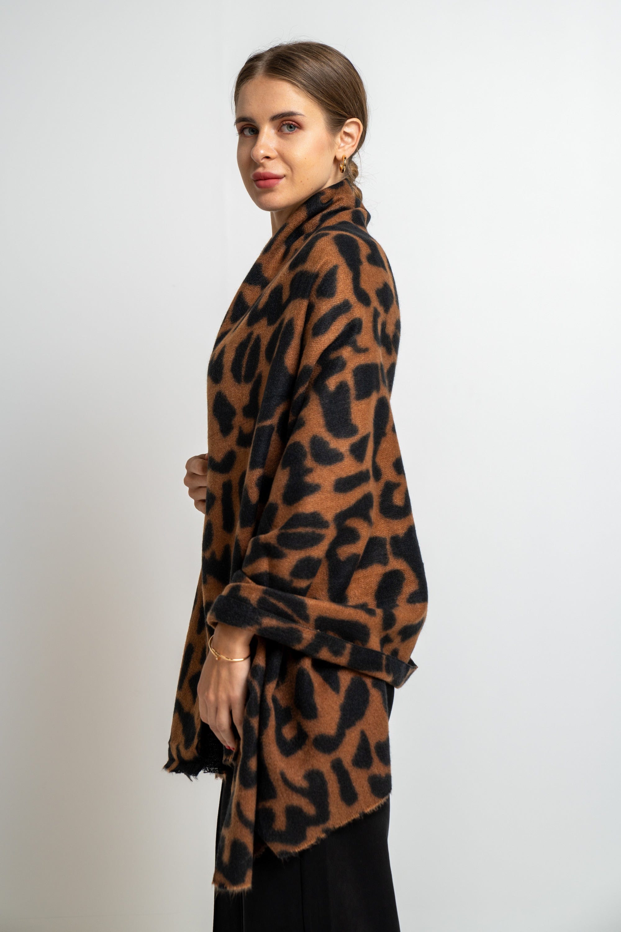 نتشي وشاح تايجر كبير نسائي