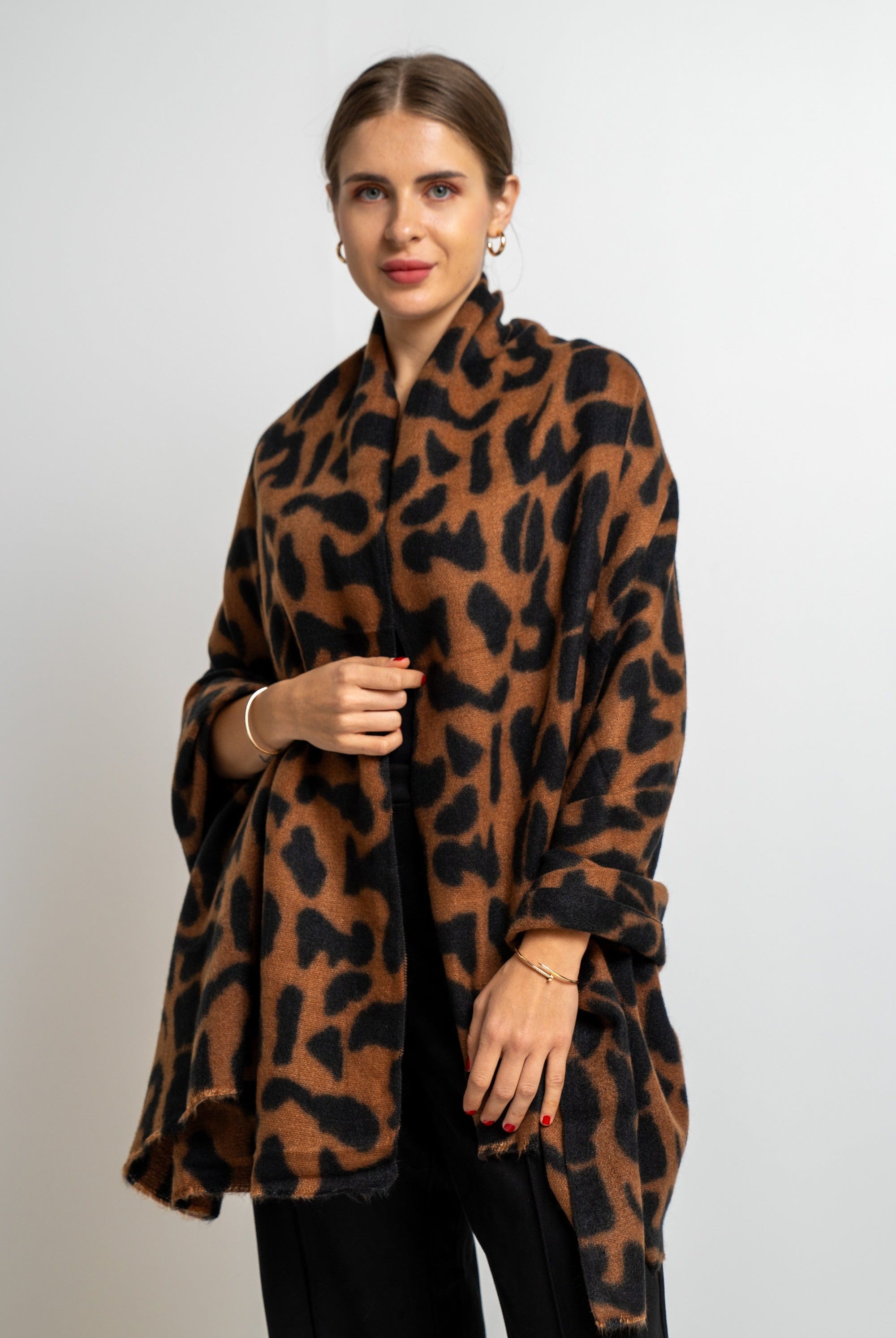 نتشي وشاح تايجر كبير نسائي