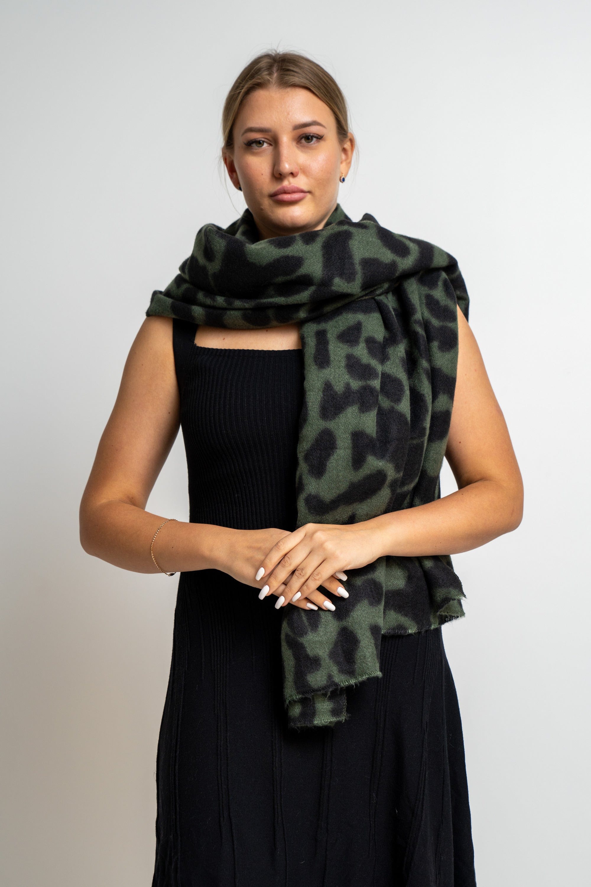 نتشي وشاح تايجر كبير نسائي