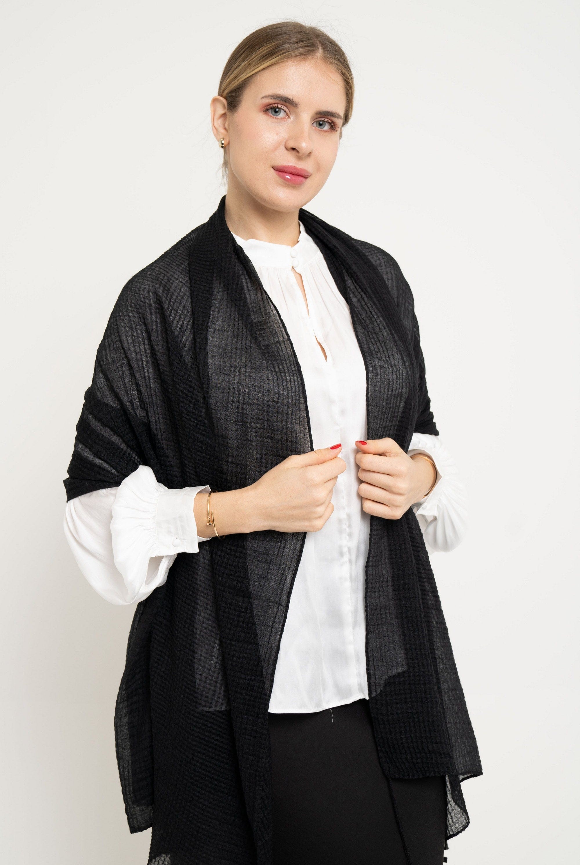 نتشي وشاح نسائي سادة